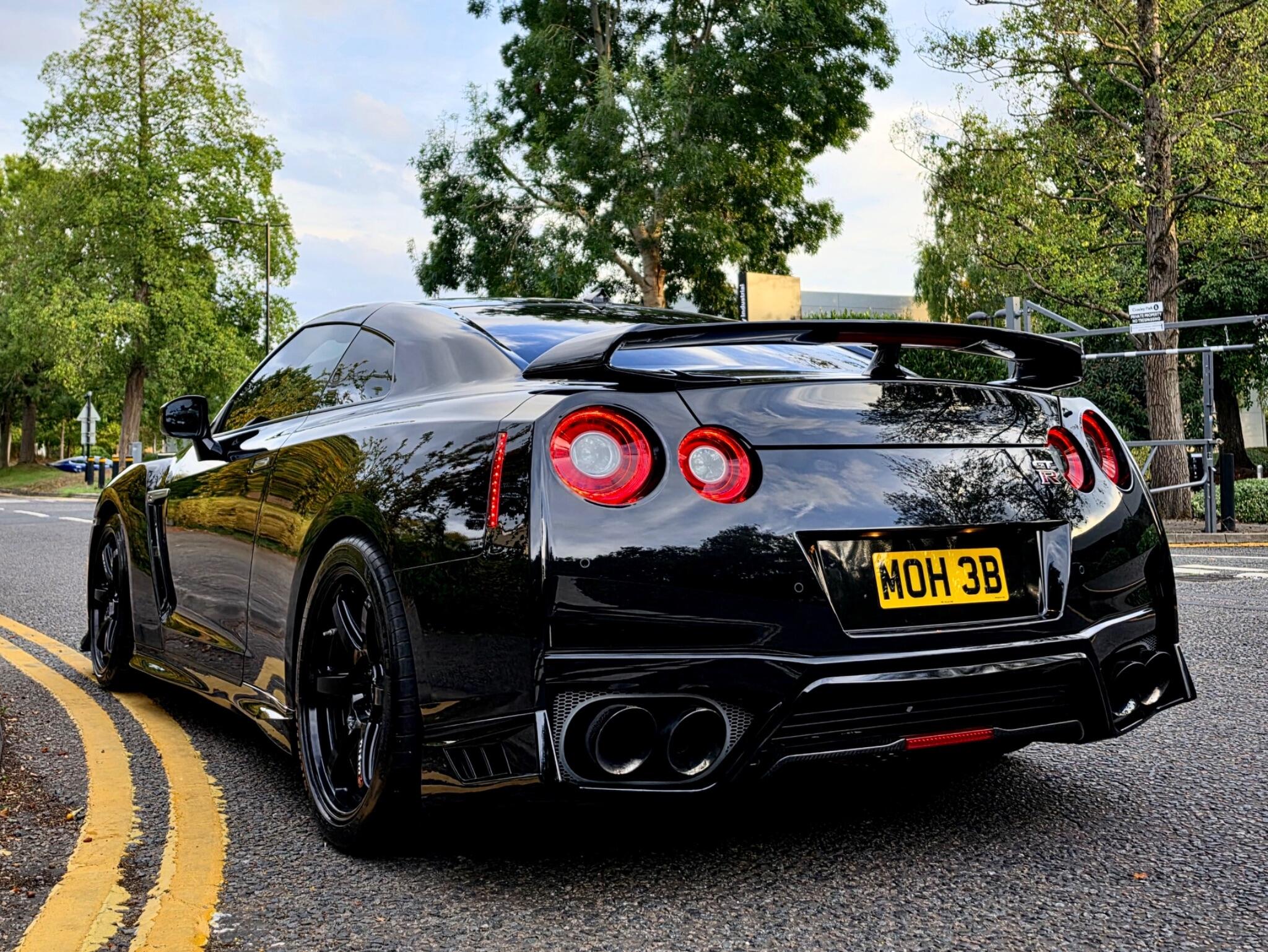 Nissan GT-R view 7
