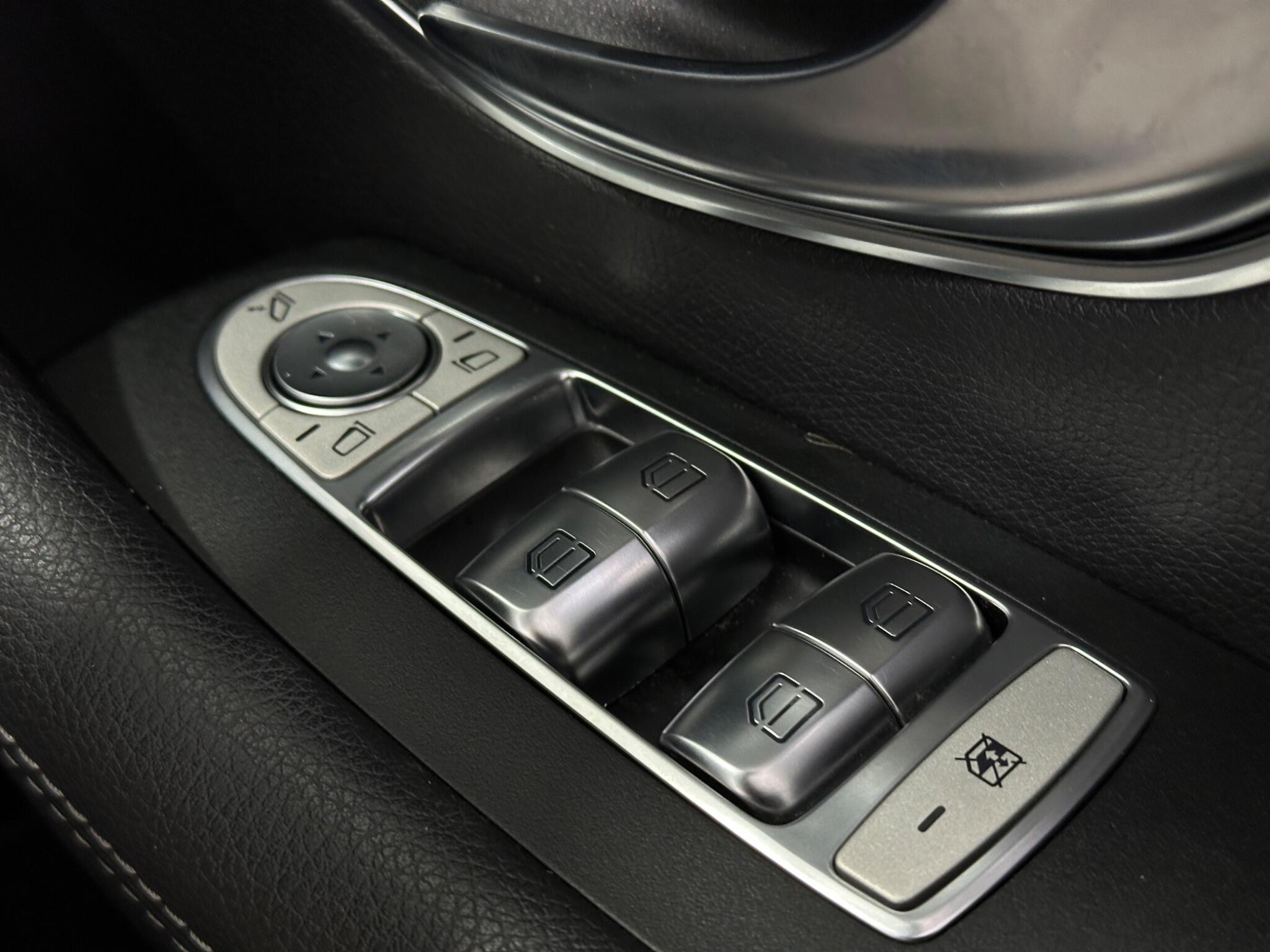 Mercedes-Benz E-Class view 19