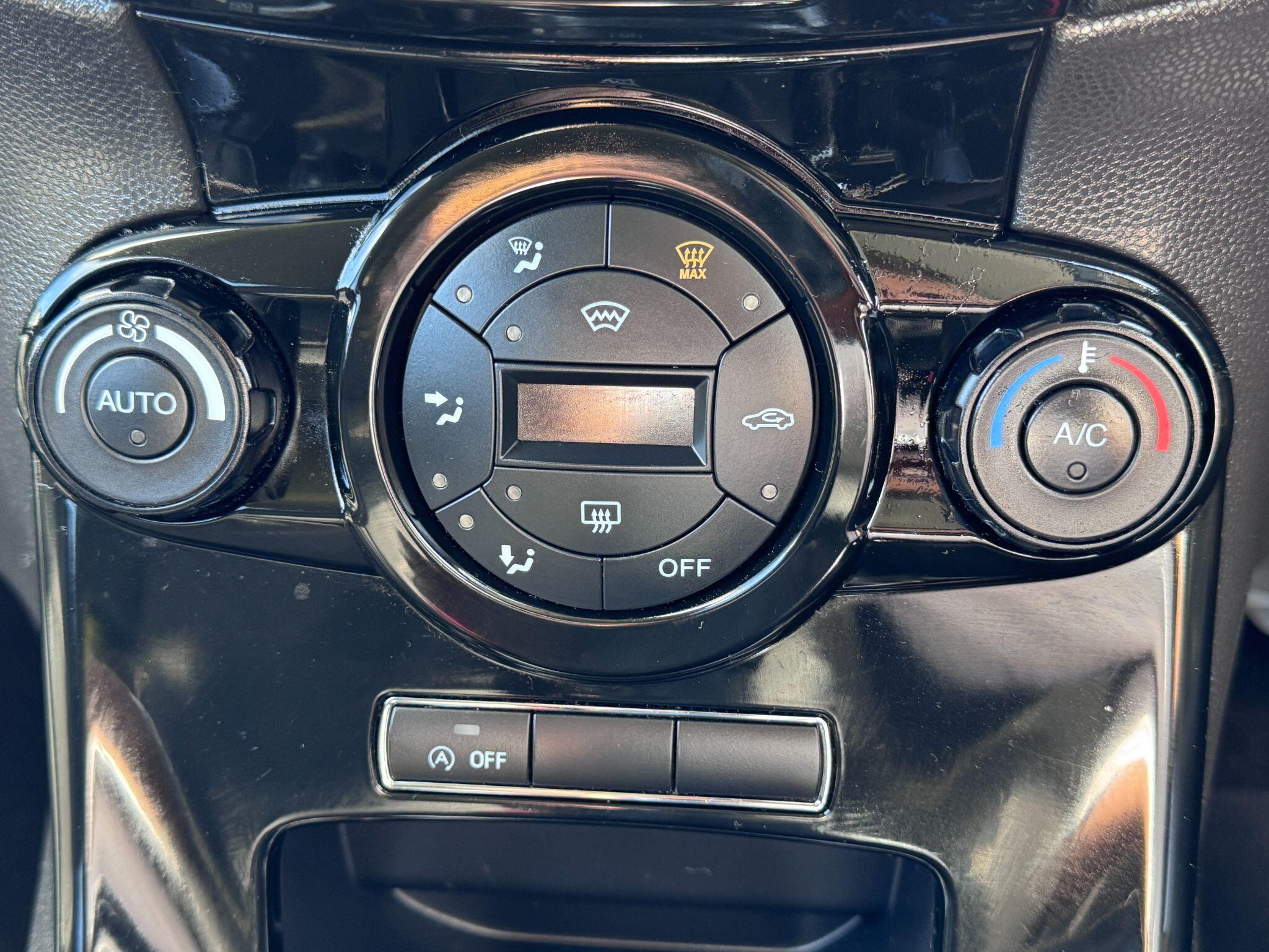 2017 Ford Fiesta image 21