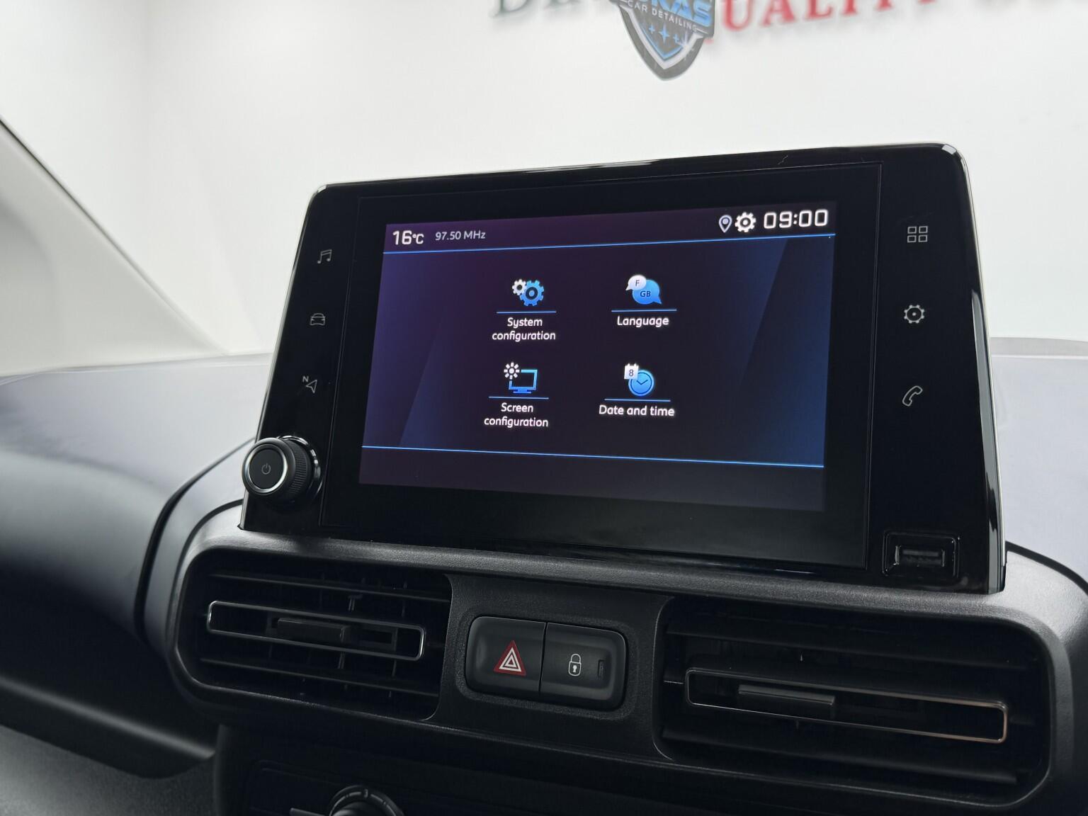 Peugeot Rifter view 25
