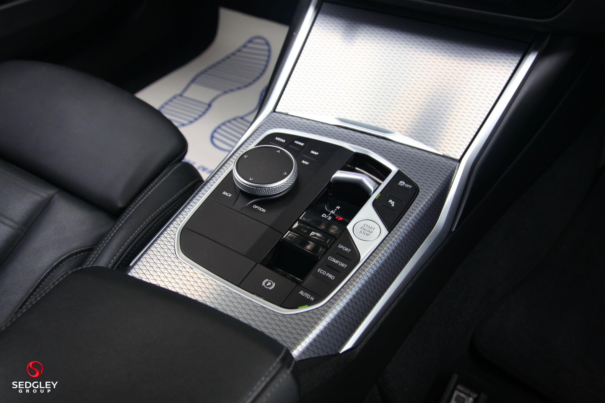 BMW 3 Series view 24