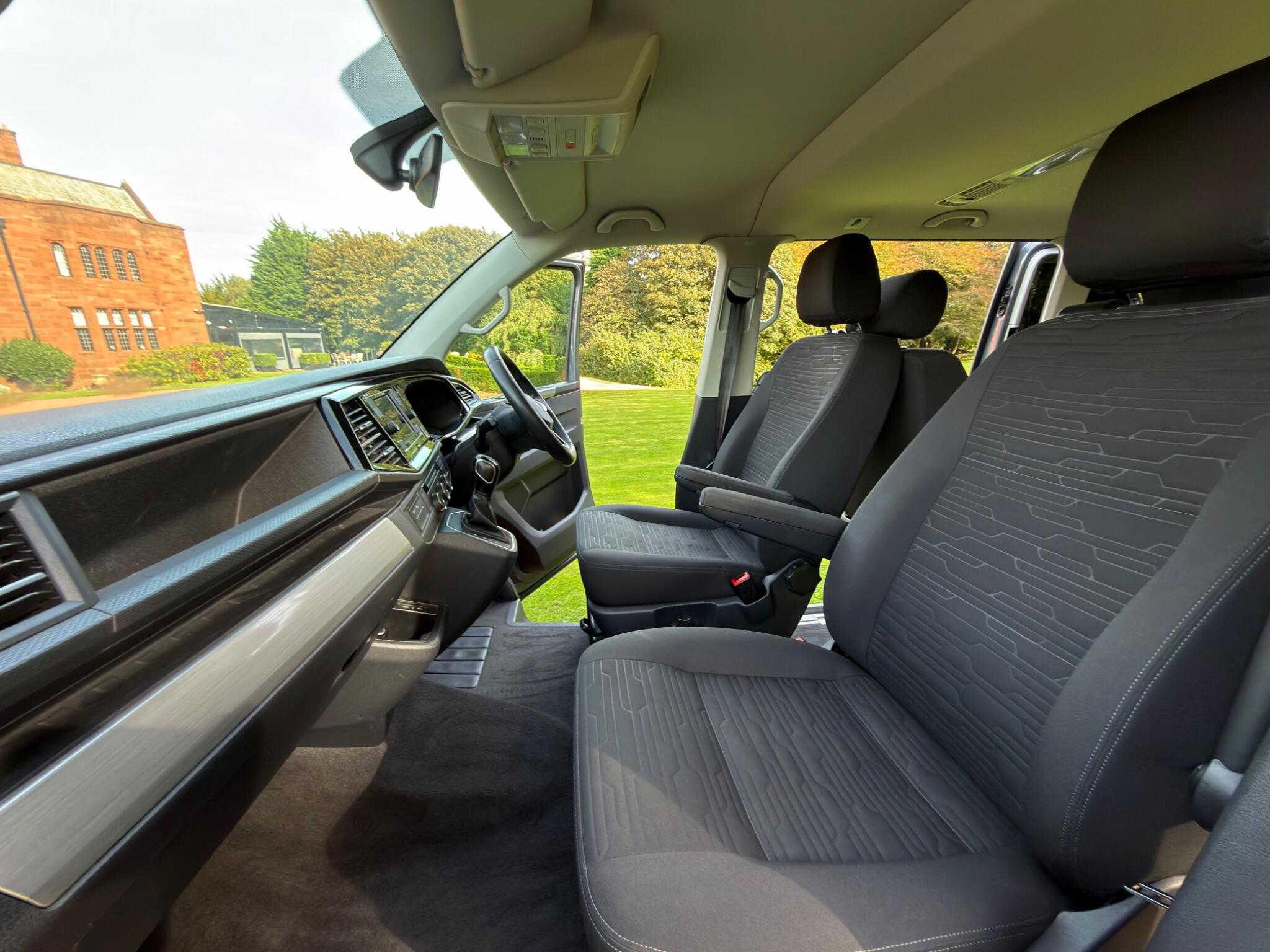 Volkswagen Caravelle view 29