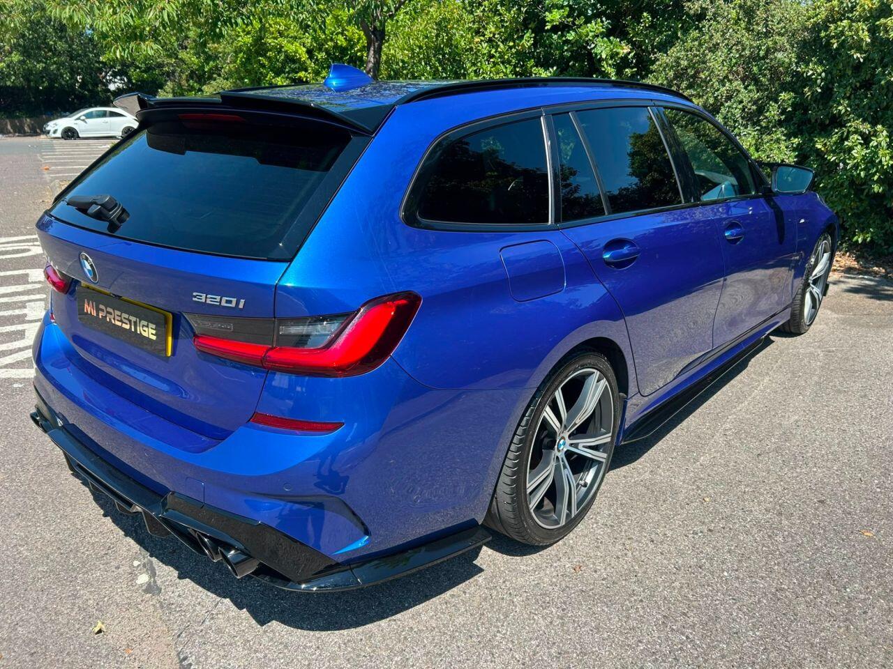 BMW 3 Series view 26