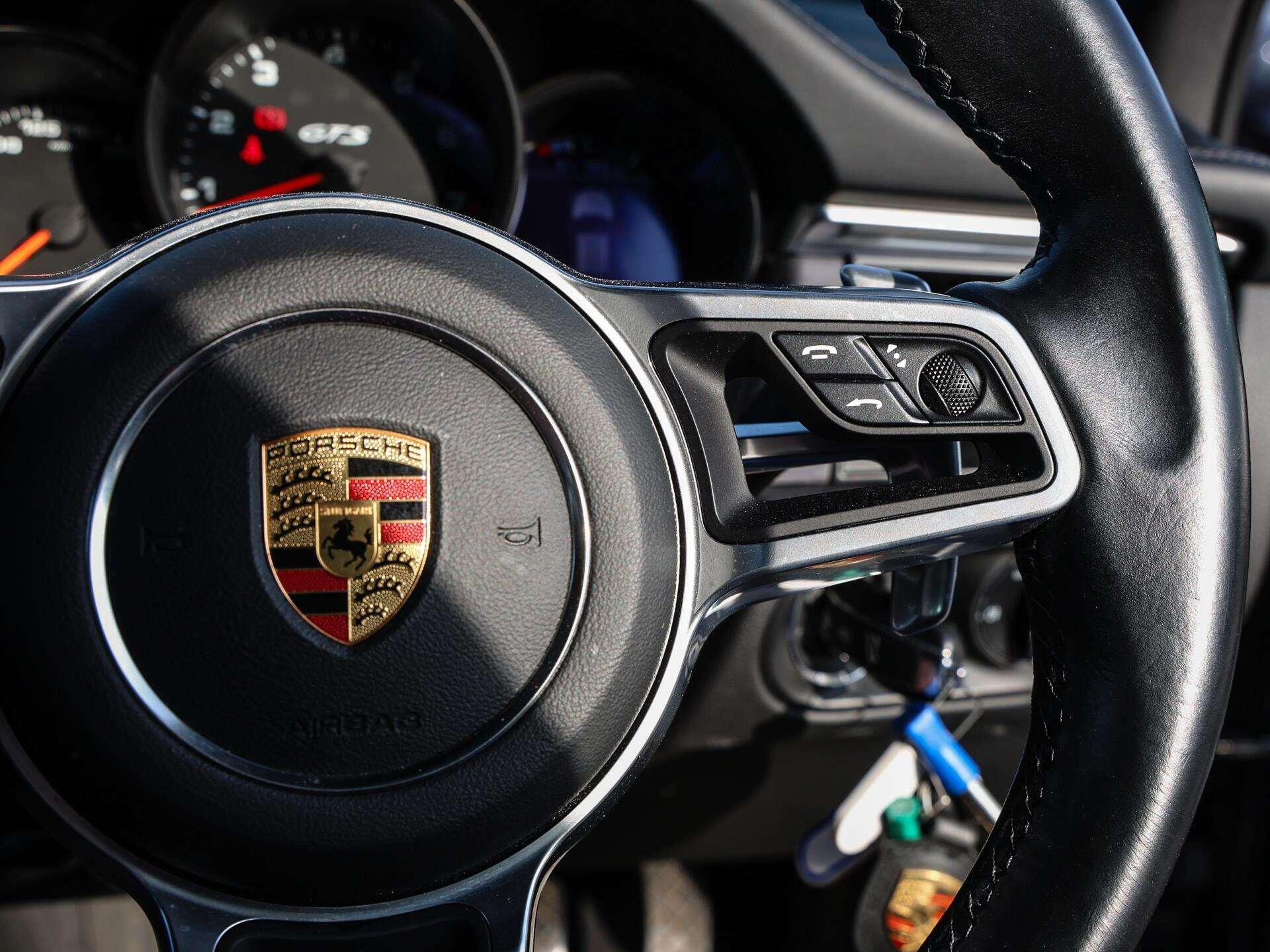 Porsche Macan view 16