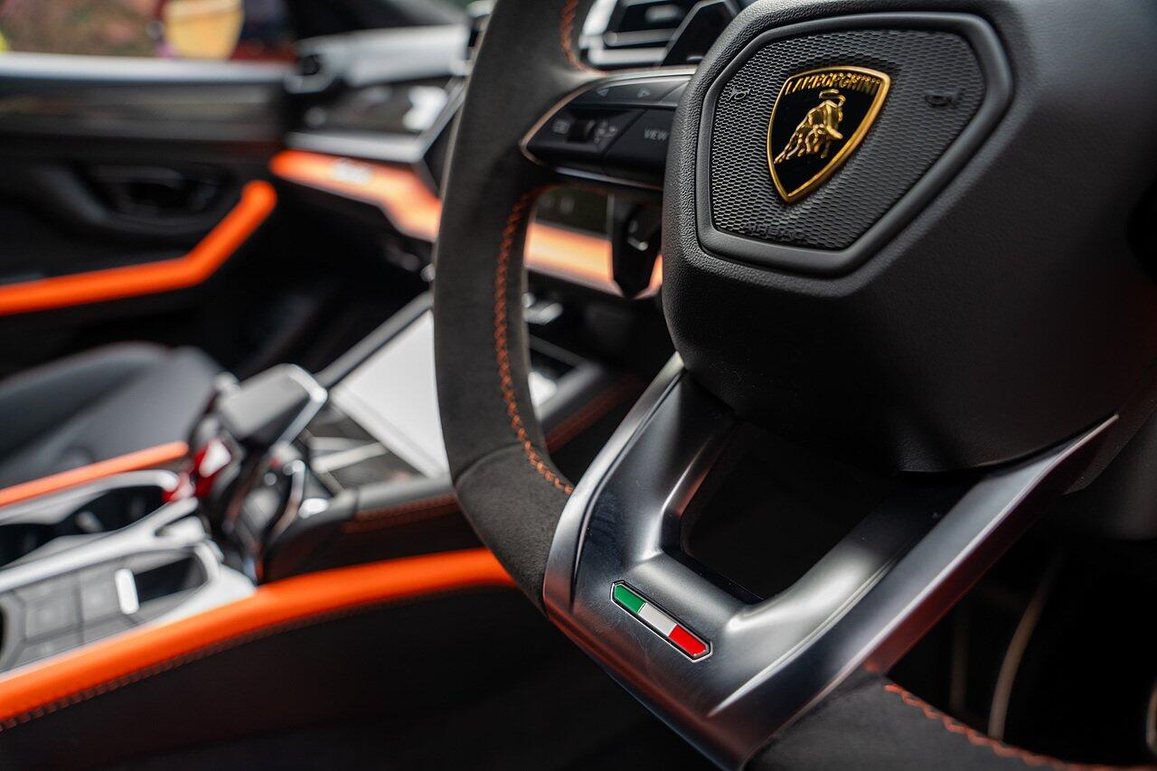 Lamborghini Urus view 51