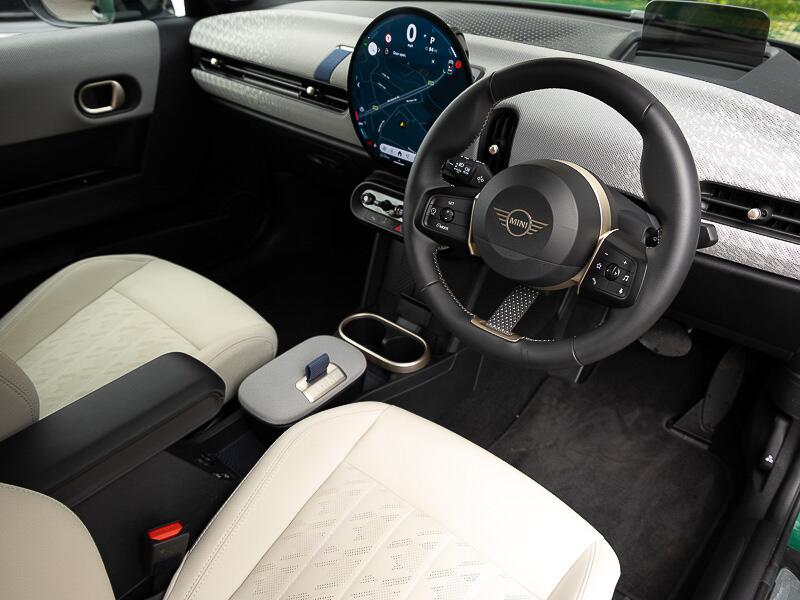 MINI Convertible view 3