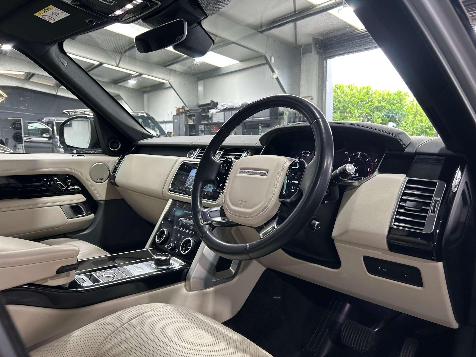 Land Rover Range Rover view 18