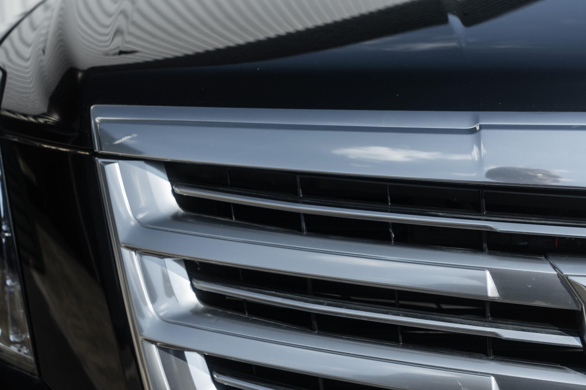 Cadillac Escalade view 16