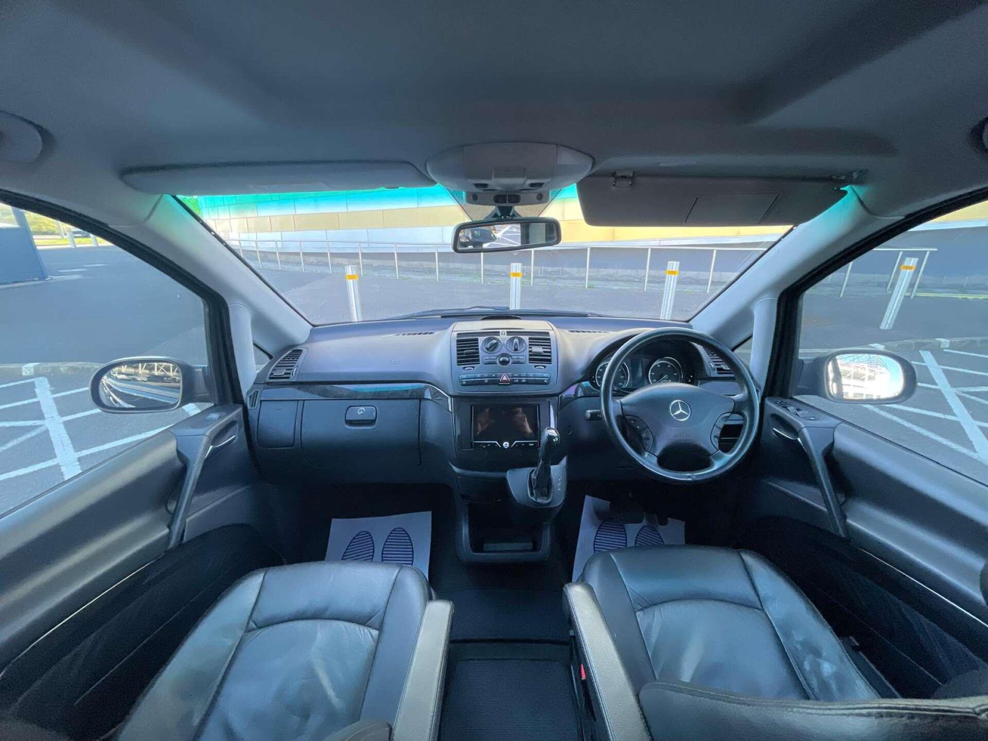 Mercedes-Benz Viano view 15