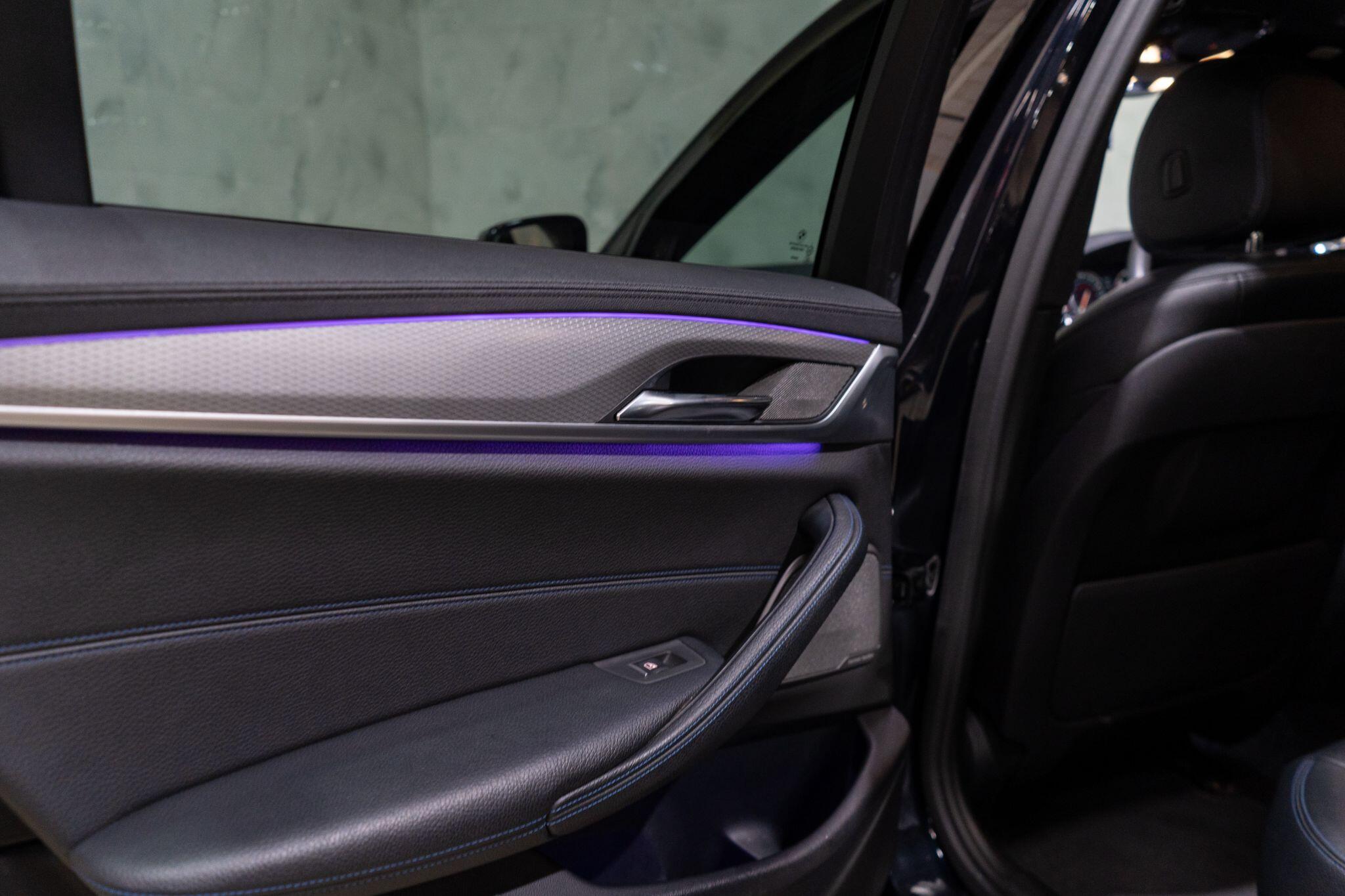 BMW 5 Series view 19