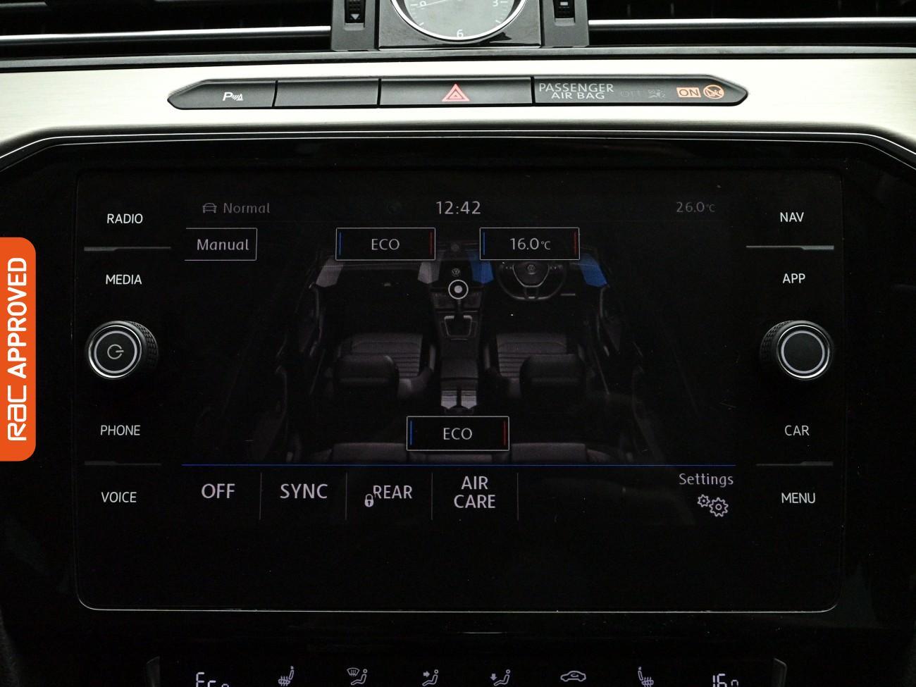 Volkswagen Passat view 16