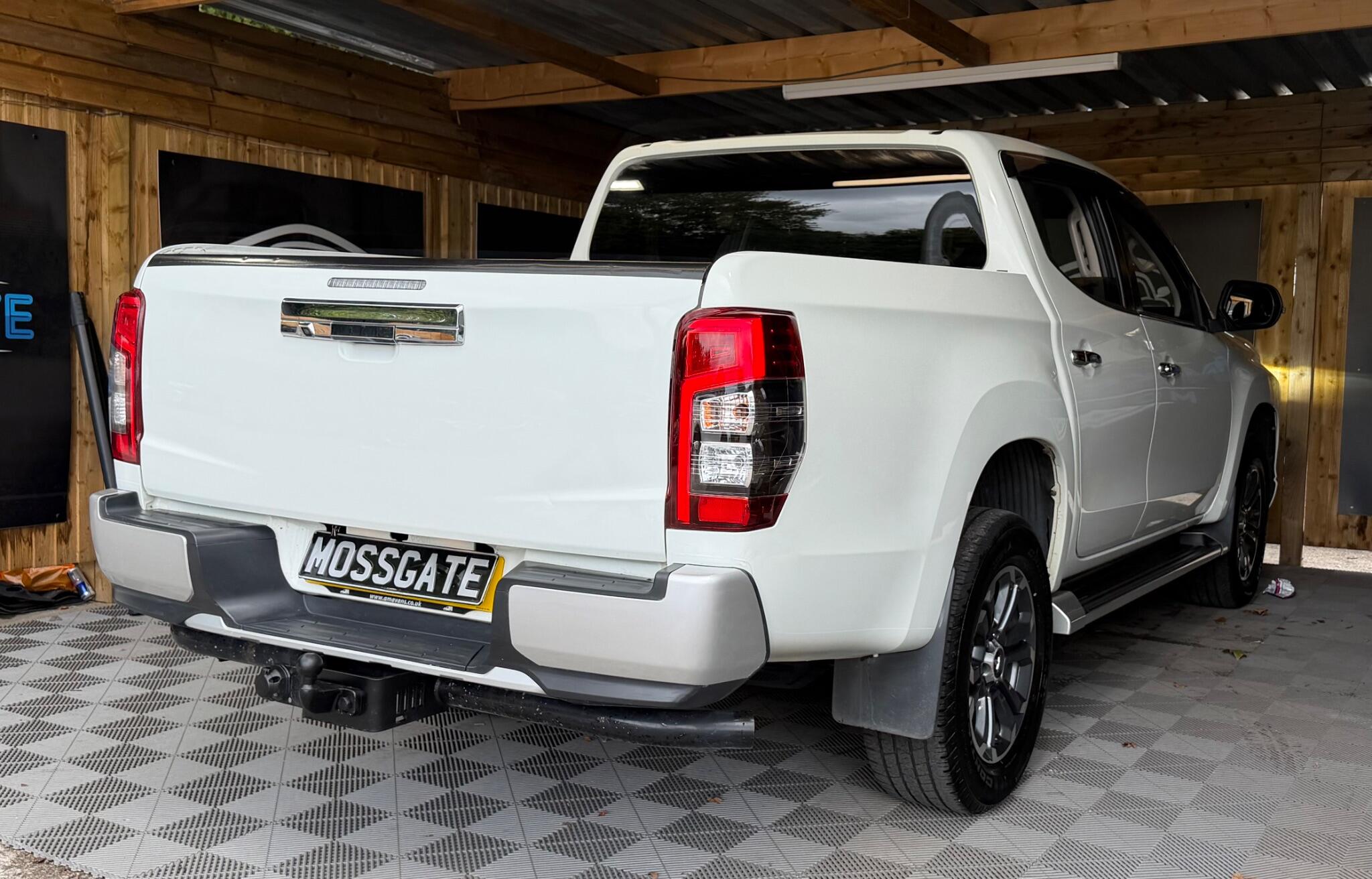 Mitsubishi L200 view 11