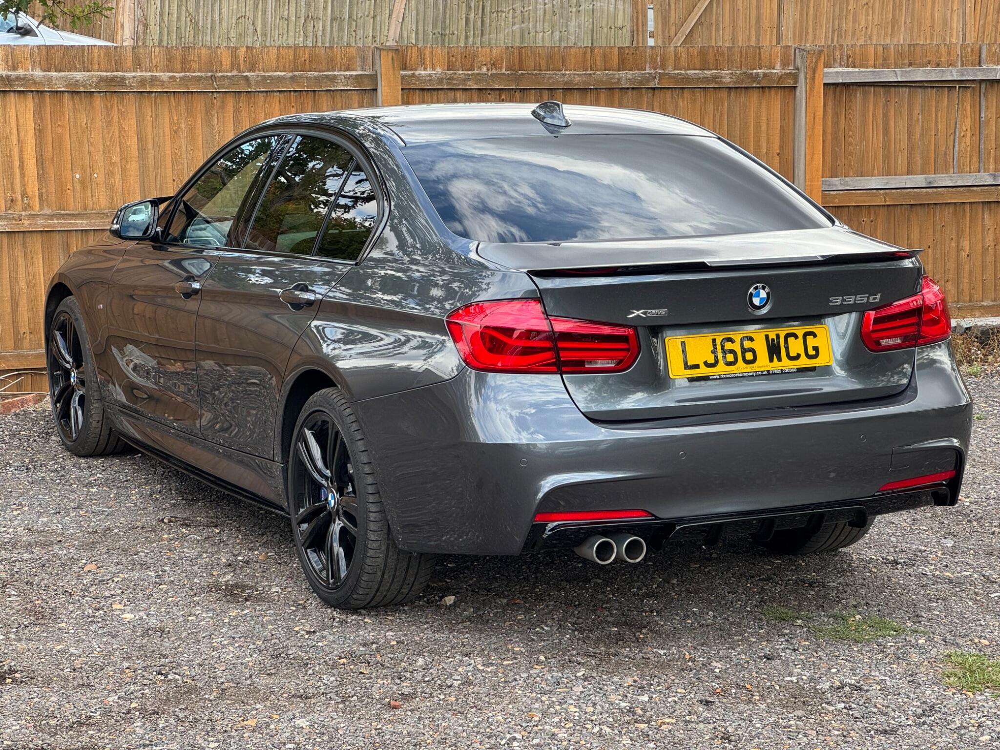 BMW 3 Series view 8