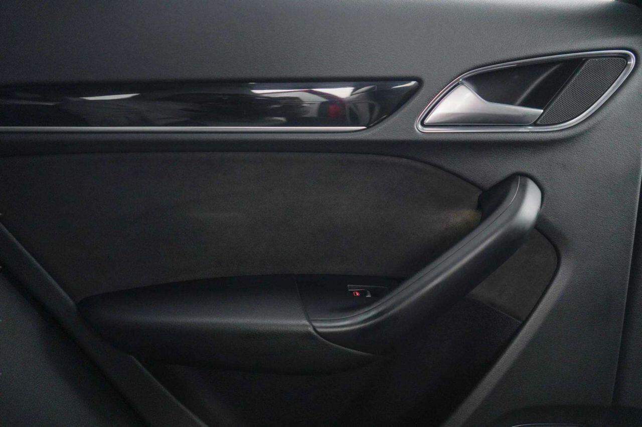 Audi Q3 view 45