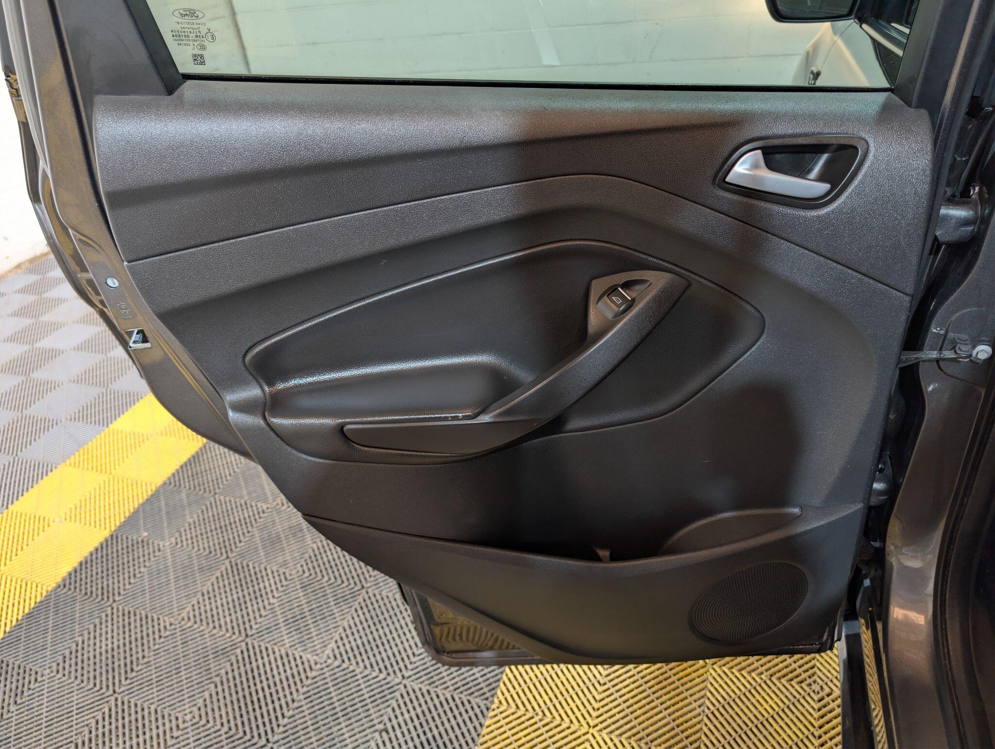 Ford Kuga view 44