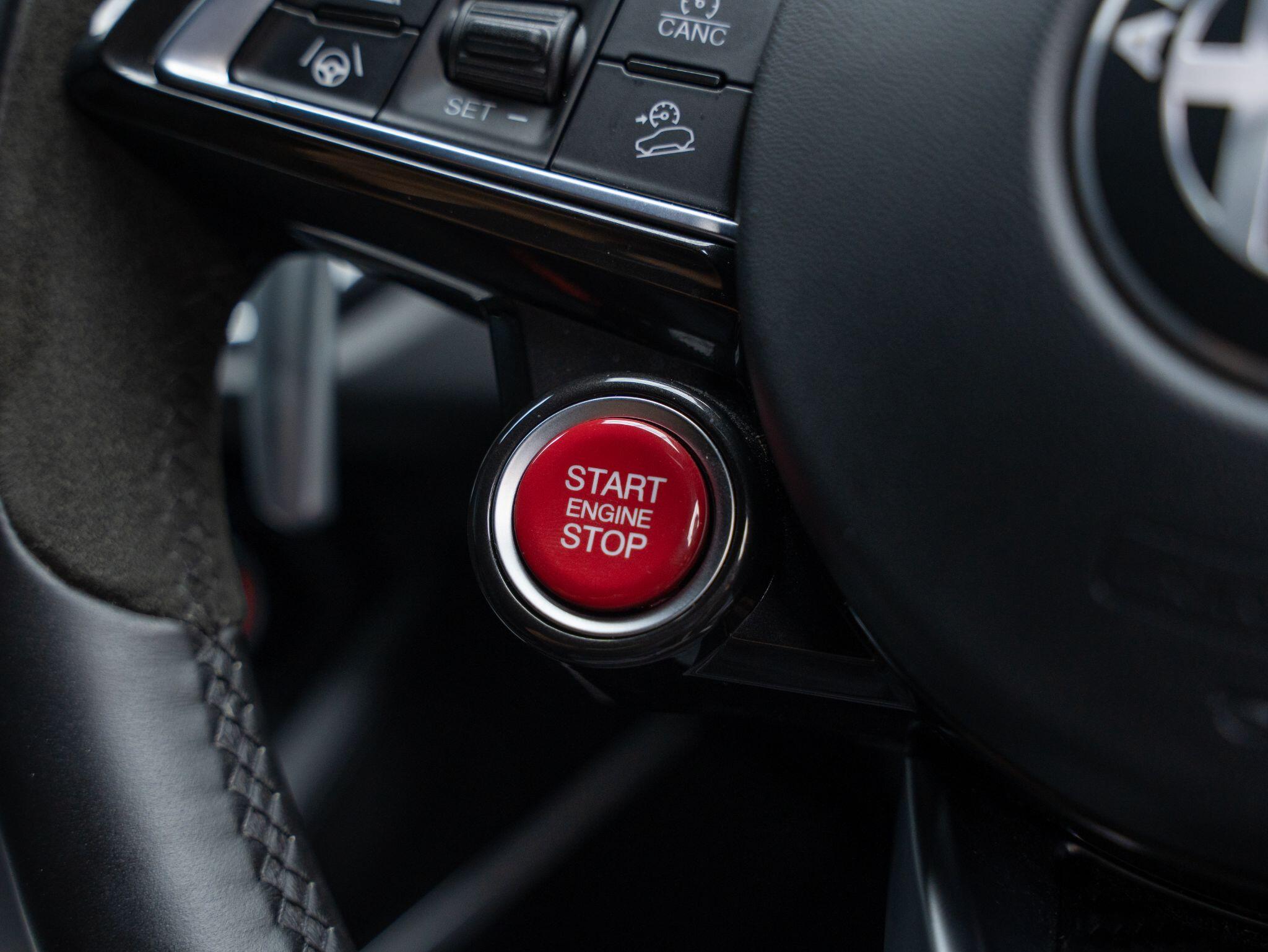 Alfa Romeo Stelvio view 31