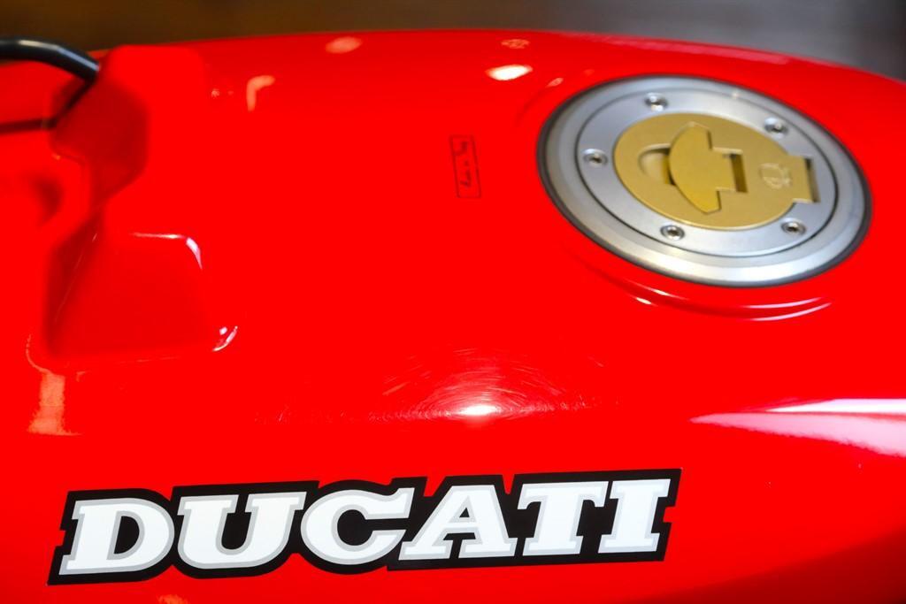 Ducati 888 view 17