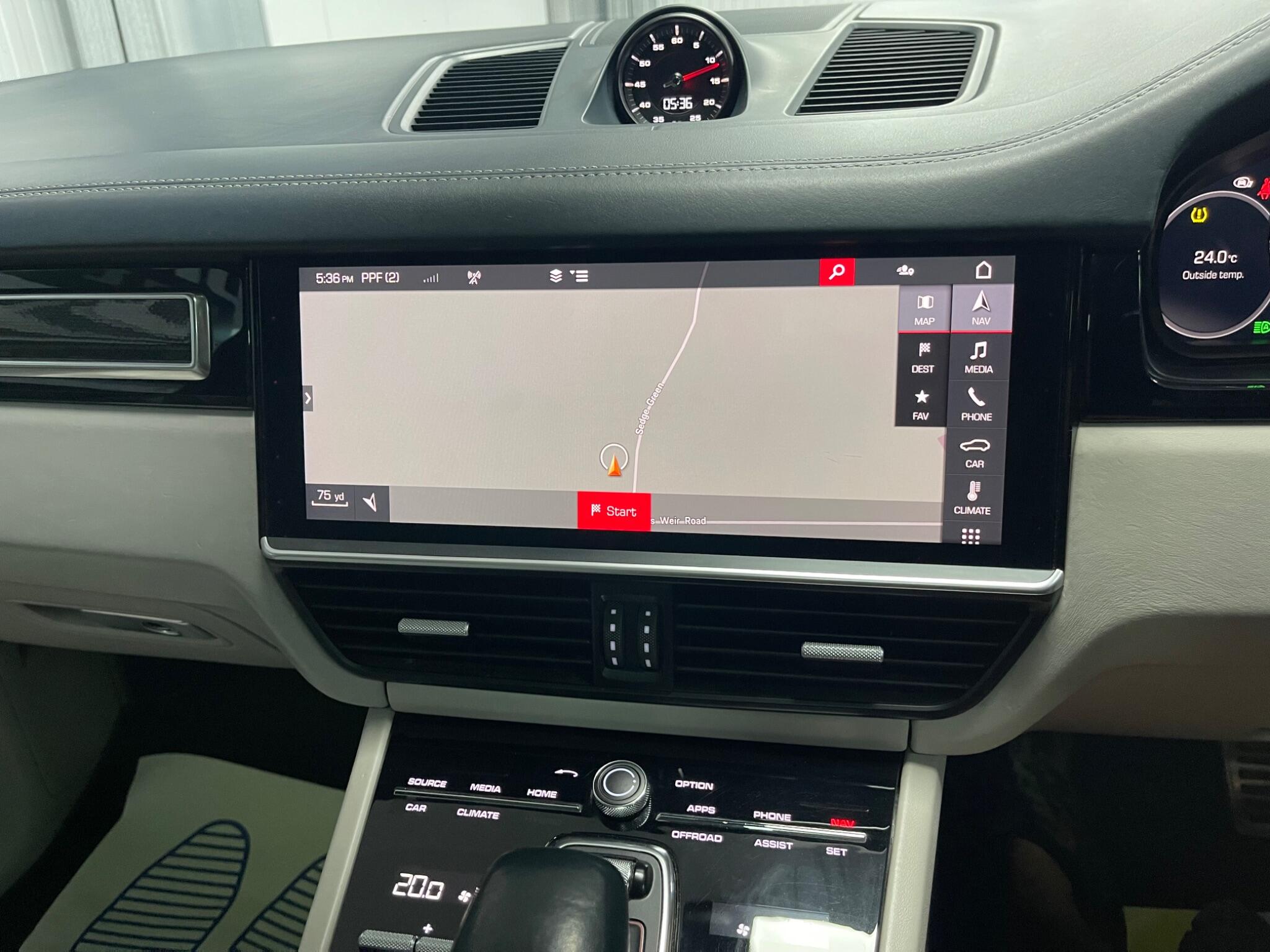 Porsche Cayenne view 38