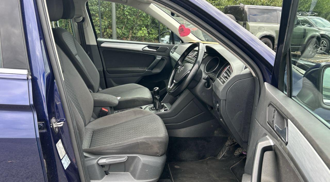 Volkswagen Tiguan view 3