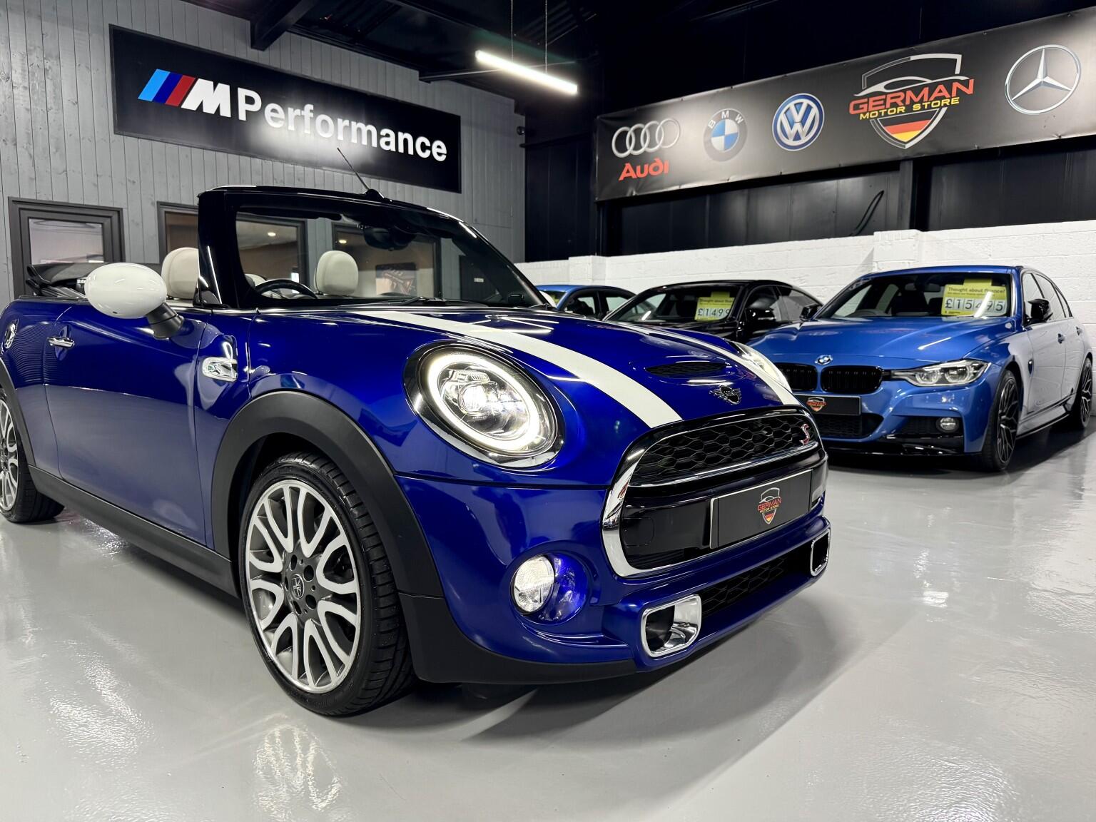 Mini Convertible view 14
