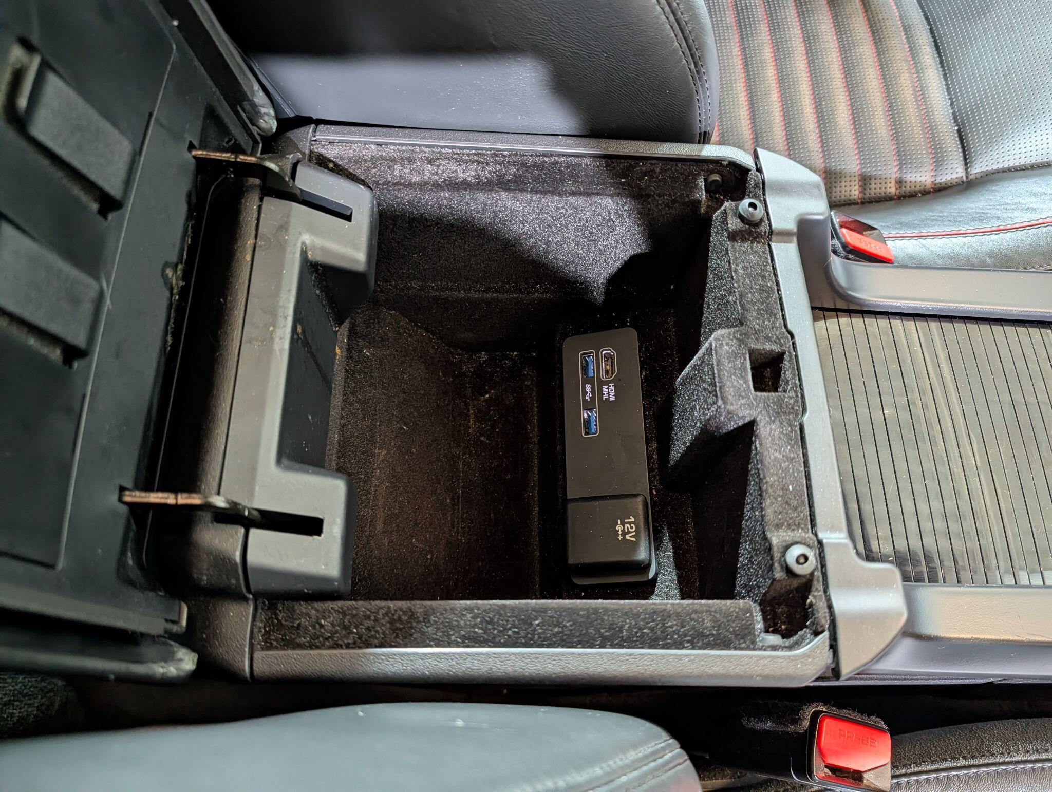 Land Rover Discovery Sport view 96