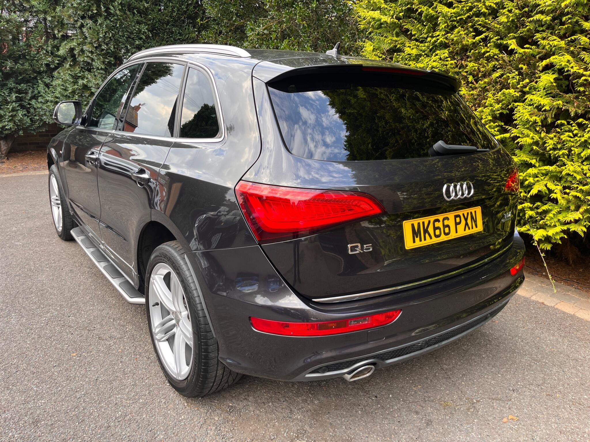 Audi Q5 view 12