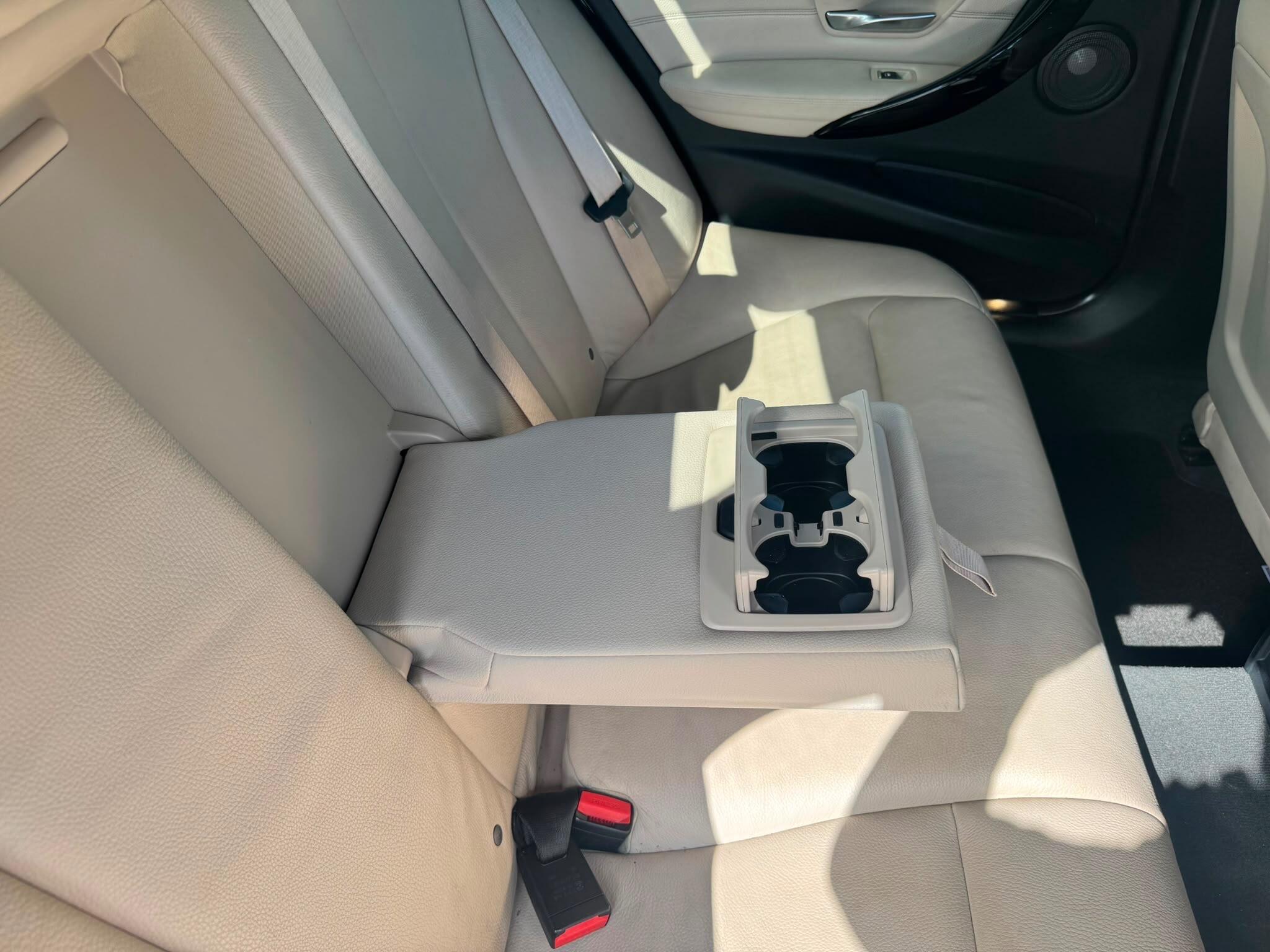 BMW 3 Series view 23