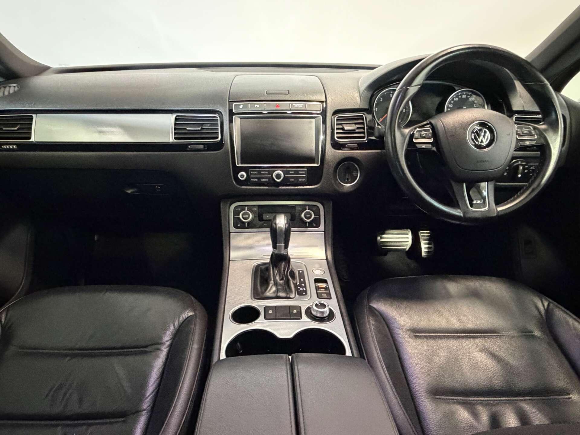 Volkswagen Touareg view 16