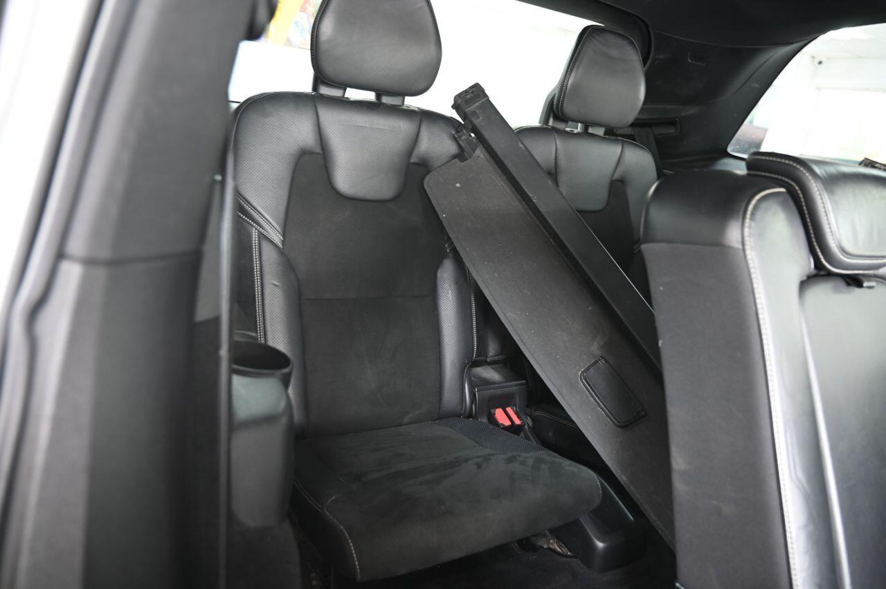 Volvo XC90 view 16