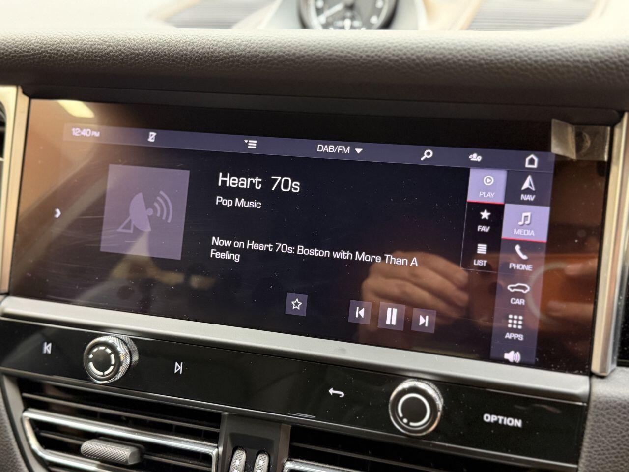 Porsche Macan view 50