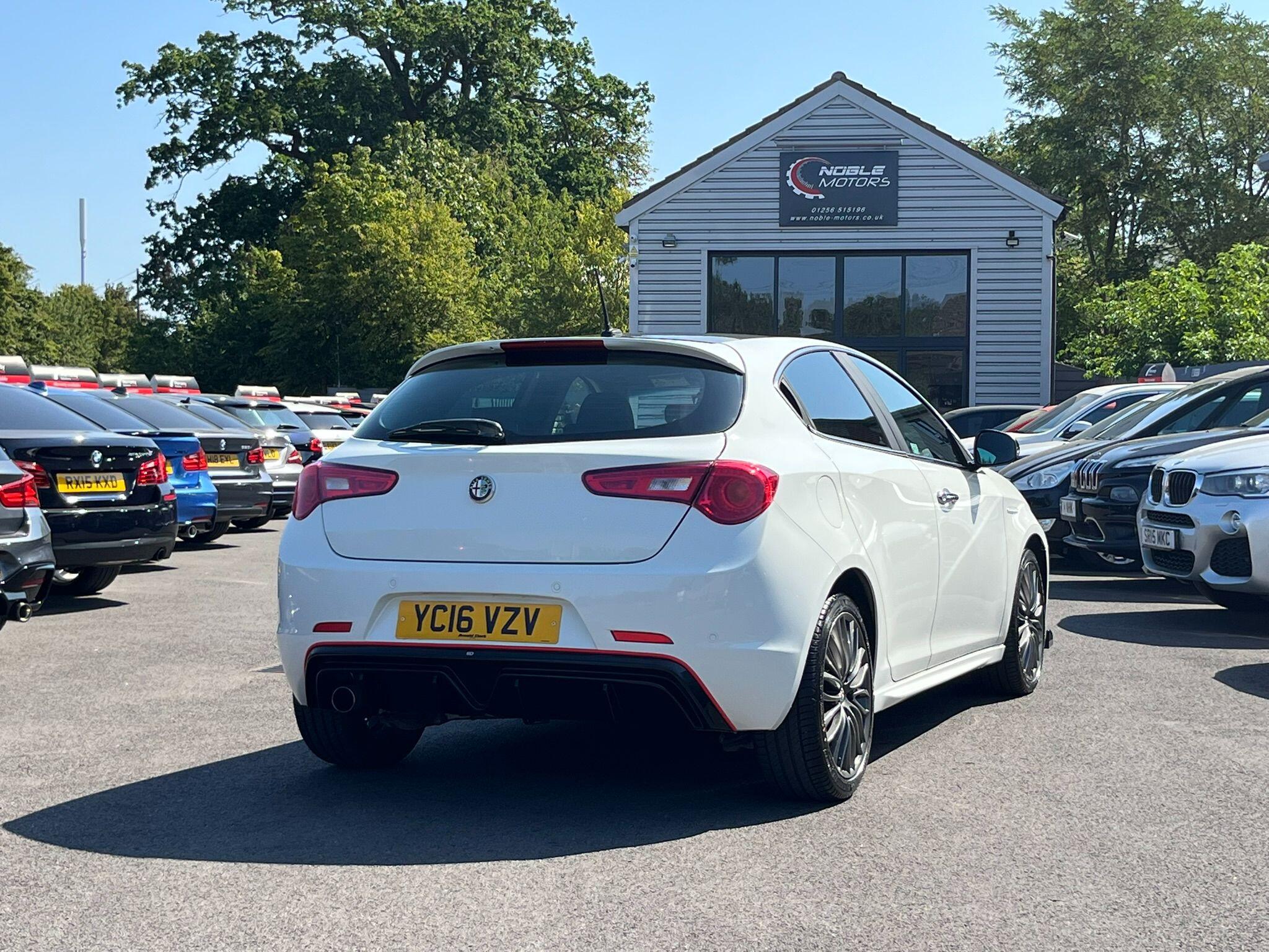 Alfa Romeo Giulietta view 7