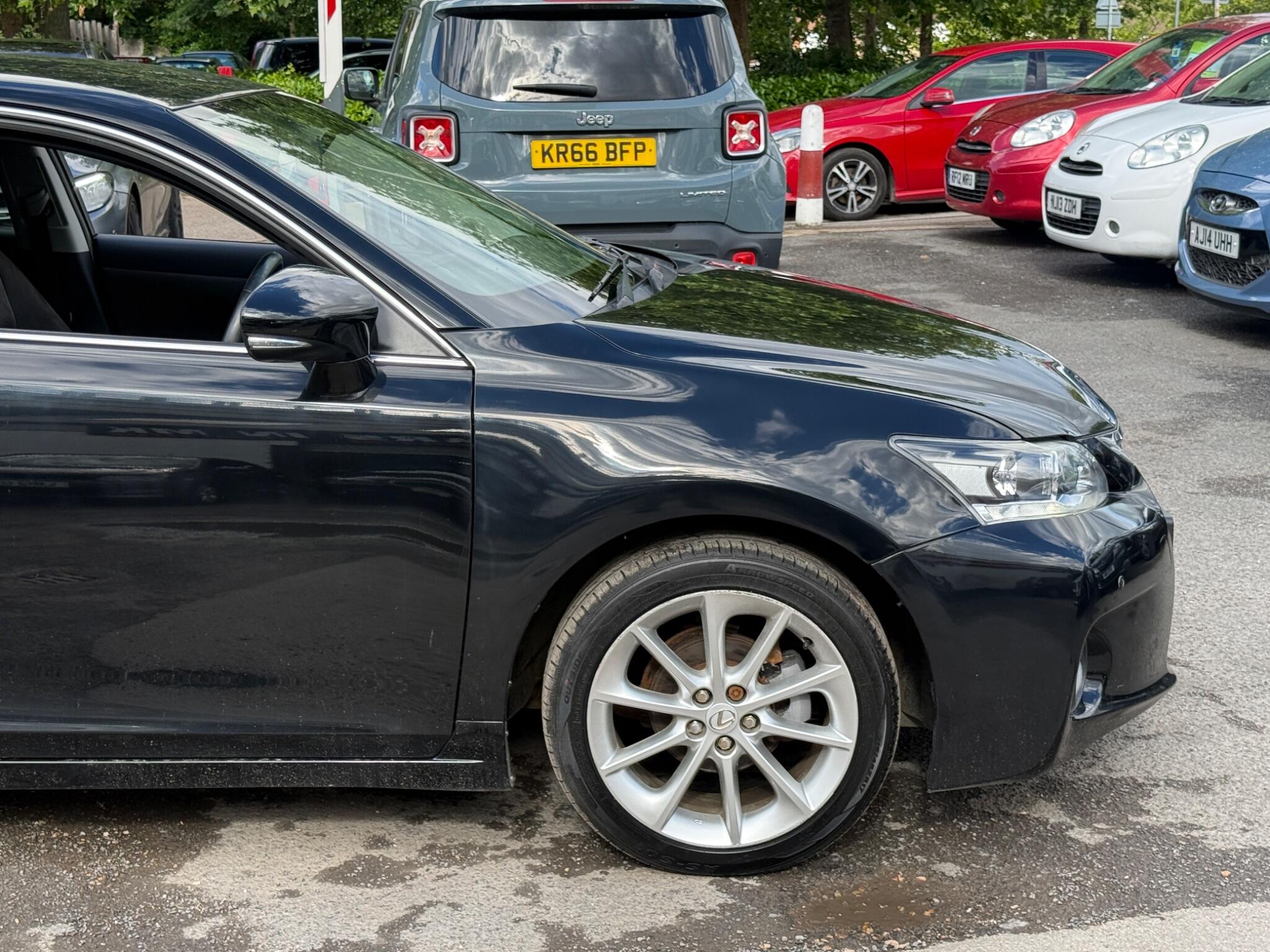 Lexus CT - Image 21
