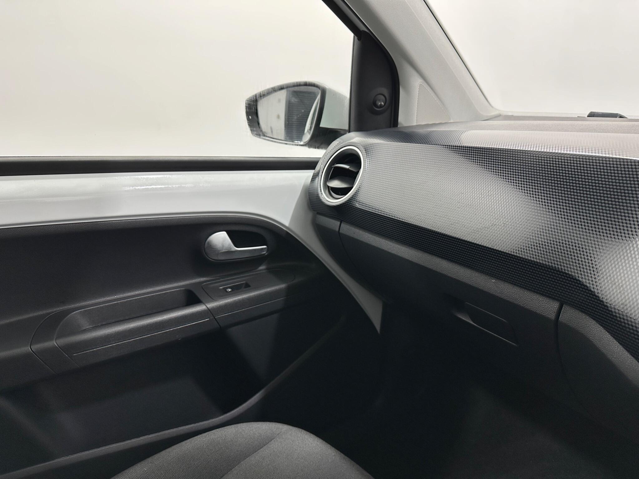 Volkswagen Up! view 23
