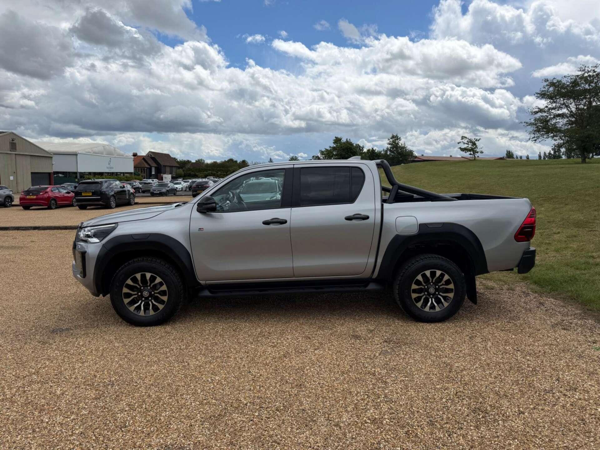 Toyota Hilux view 4