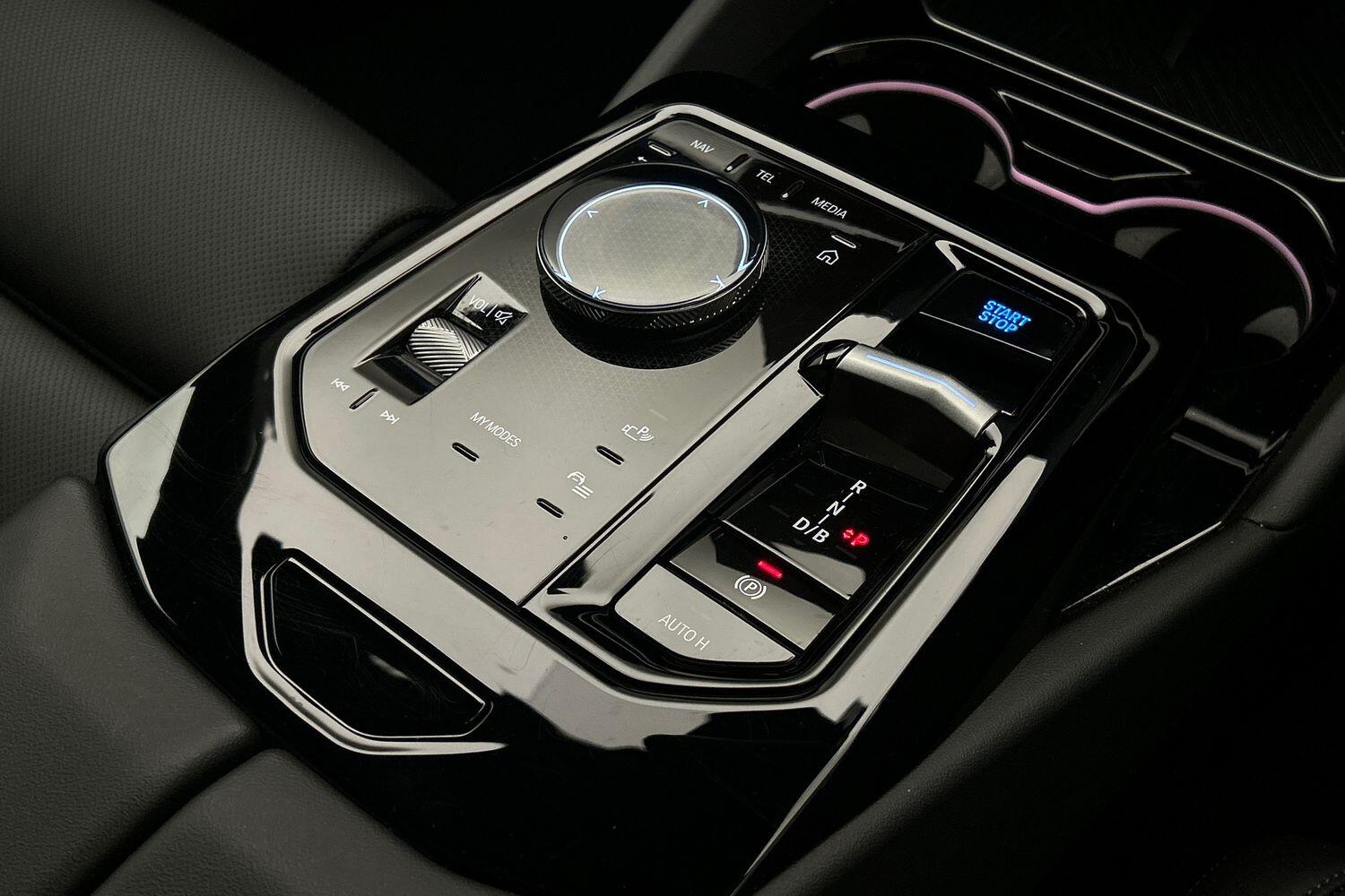 BMW i5 view 11