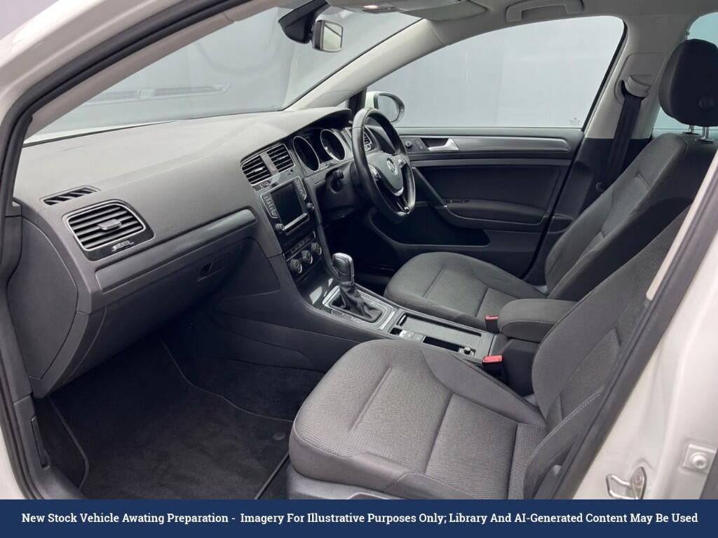 Volkswagen Golf view 3