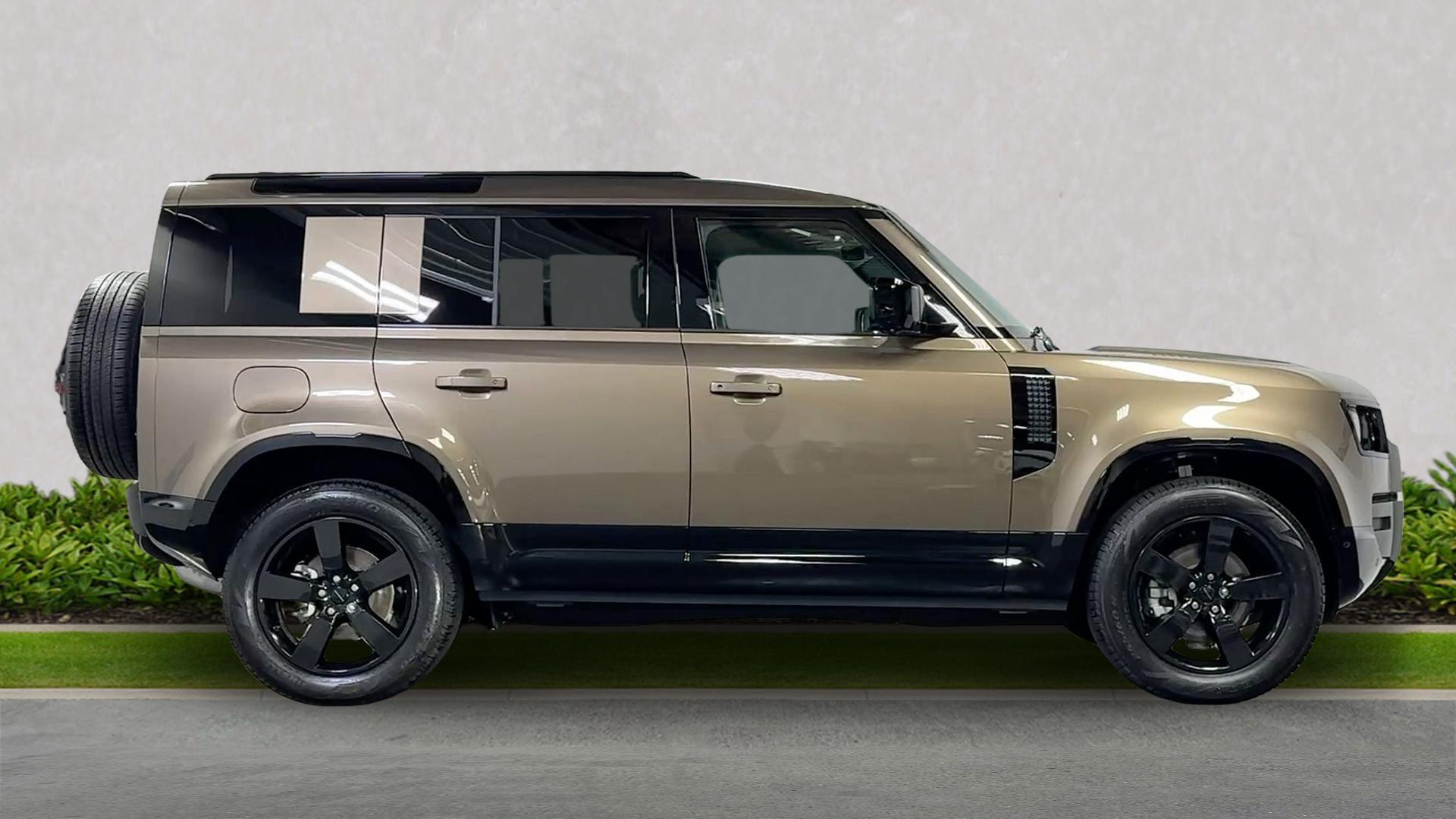 Land Rover Defender view 5