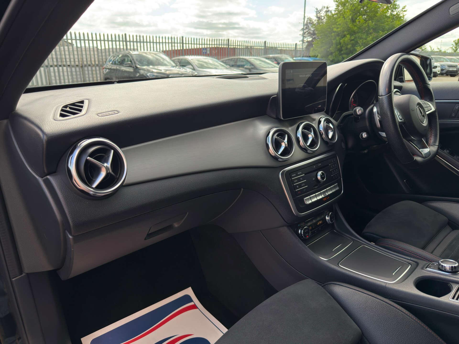 Mercedes-Benz Gla view 15