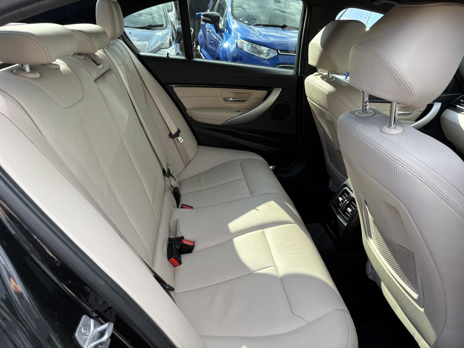 BMW 3 Series view 18