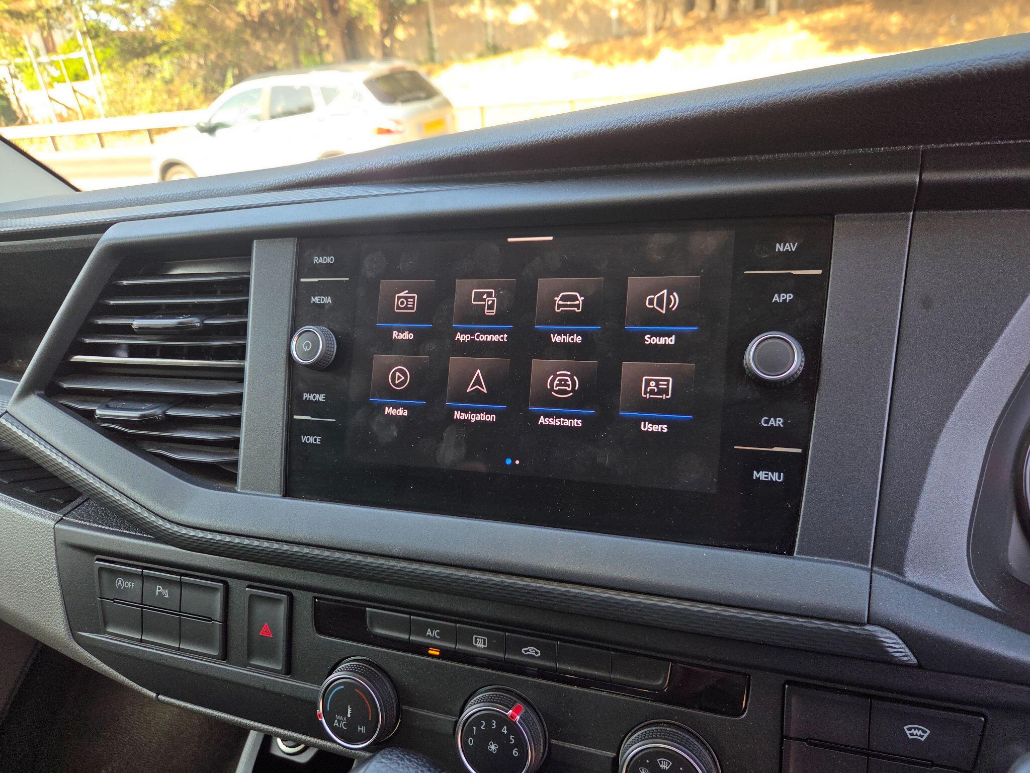 Volkswagen Transporter view 25