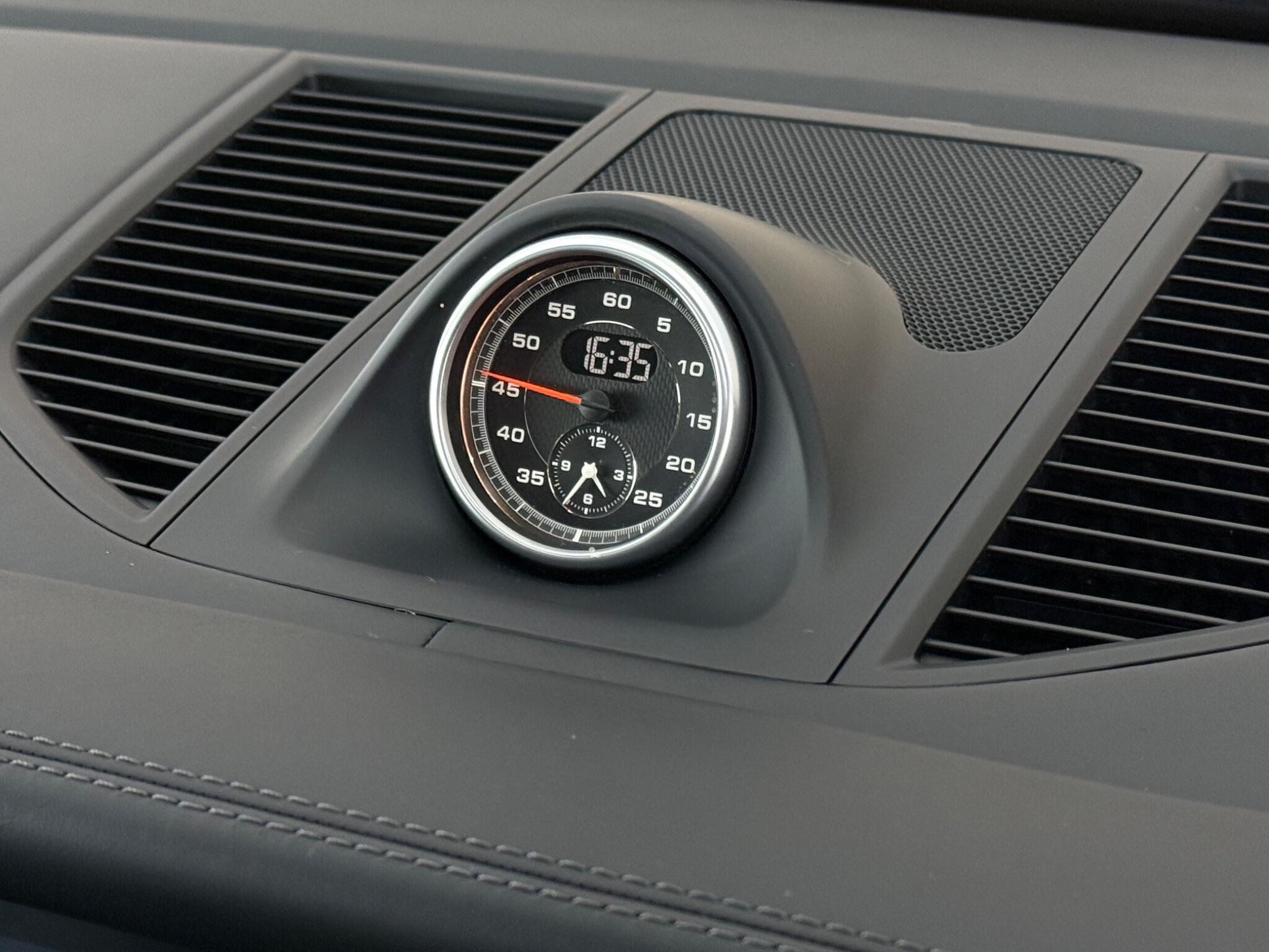 Porsche Macan view 33
