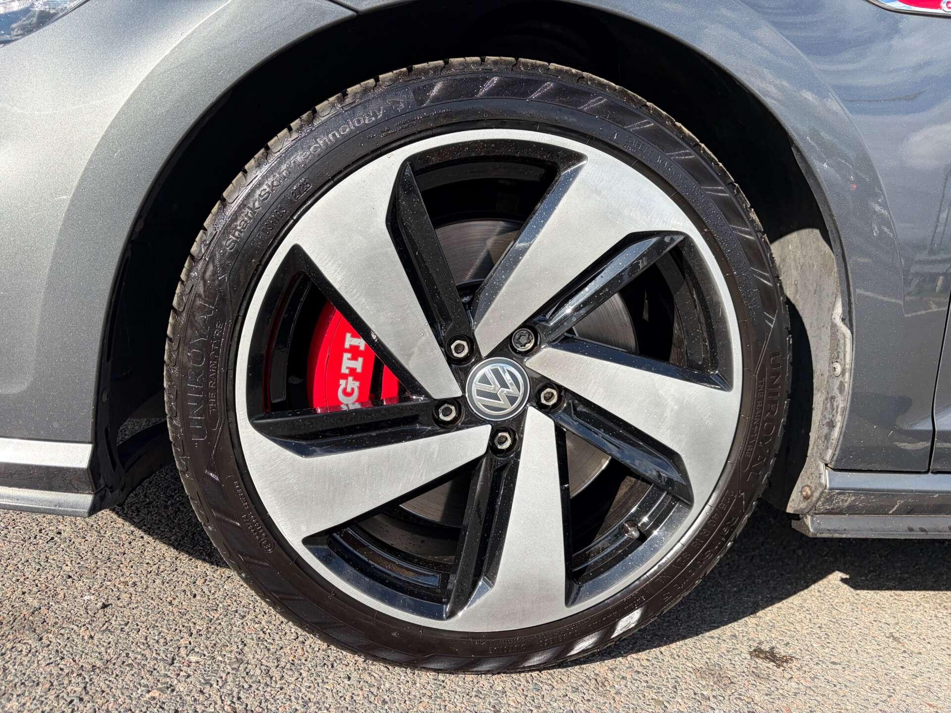 Volkswagen Golf view 11