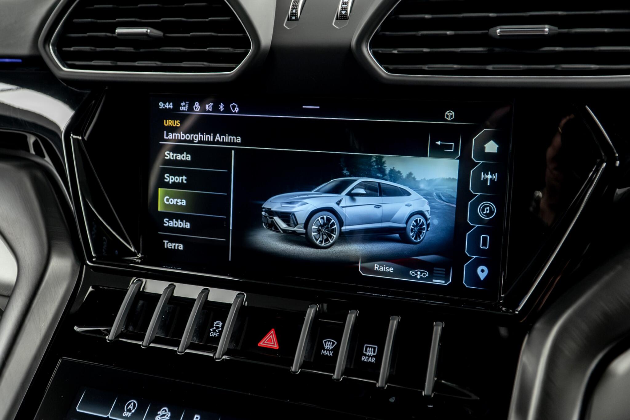 Lamborghini Urus view 38