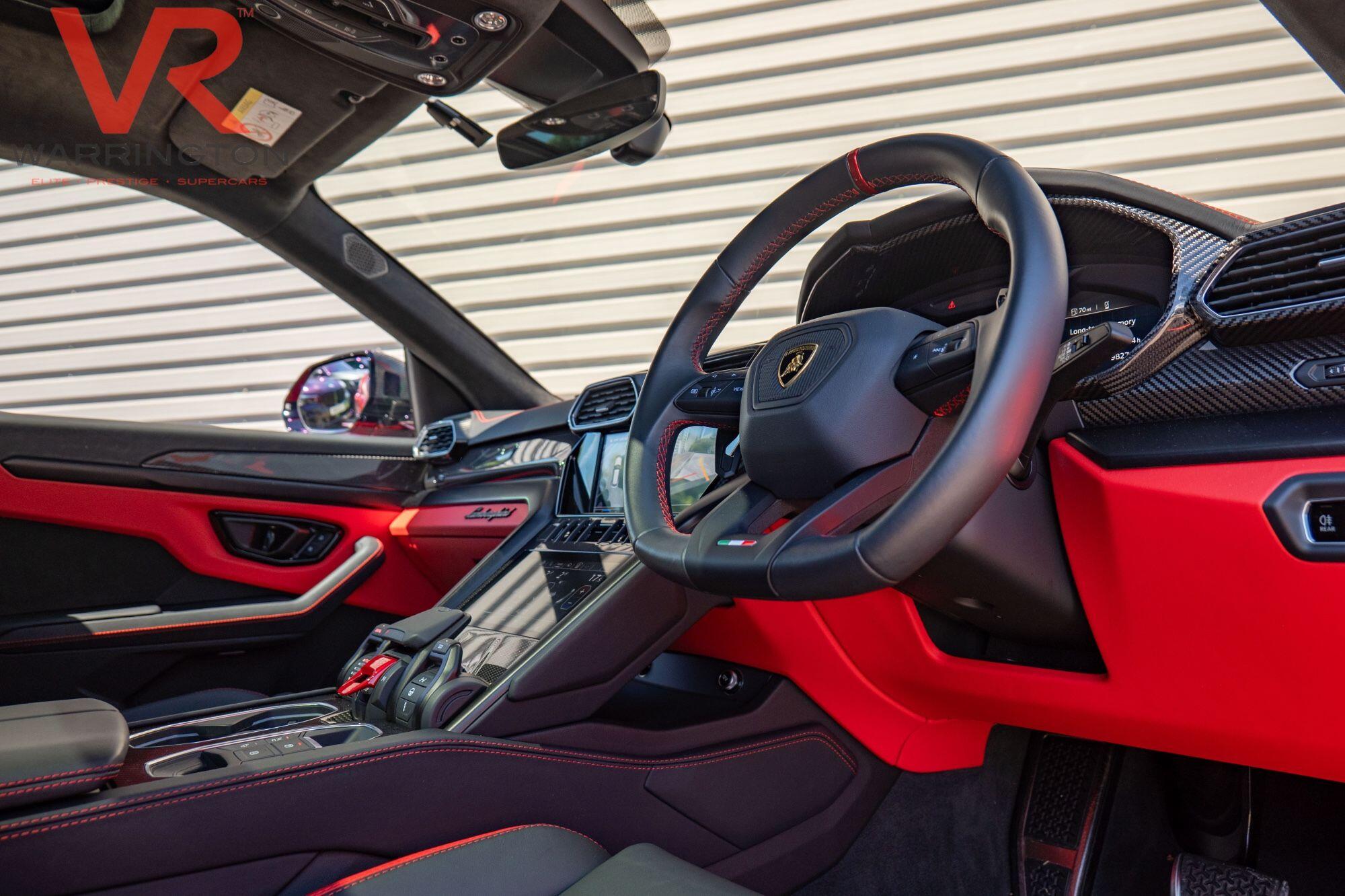 Lamborghini Urus view 7