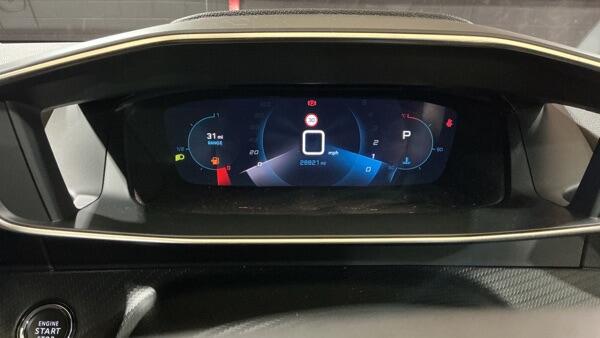Peugeot 208 view 11
