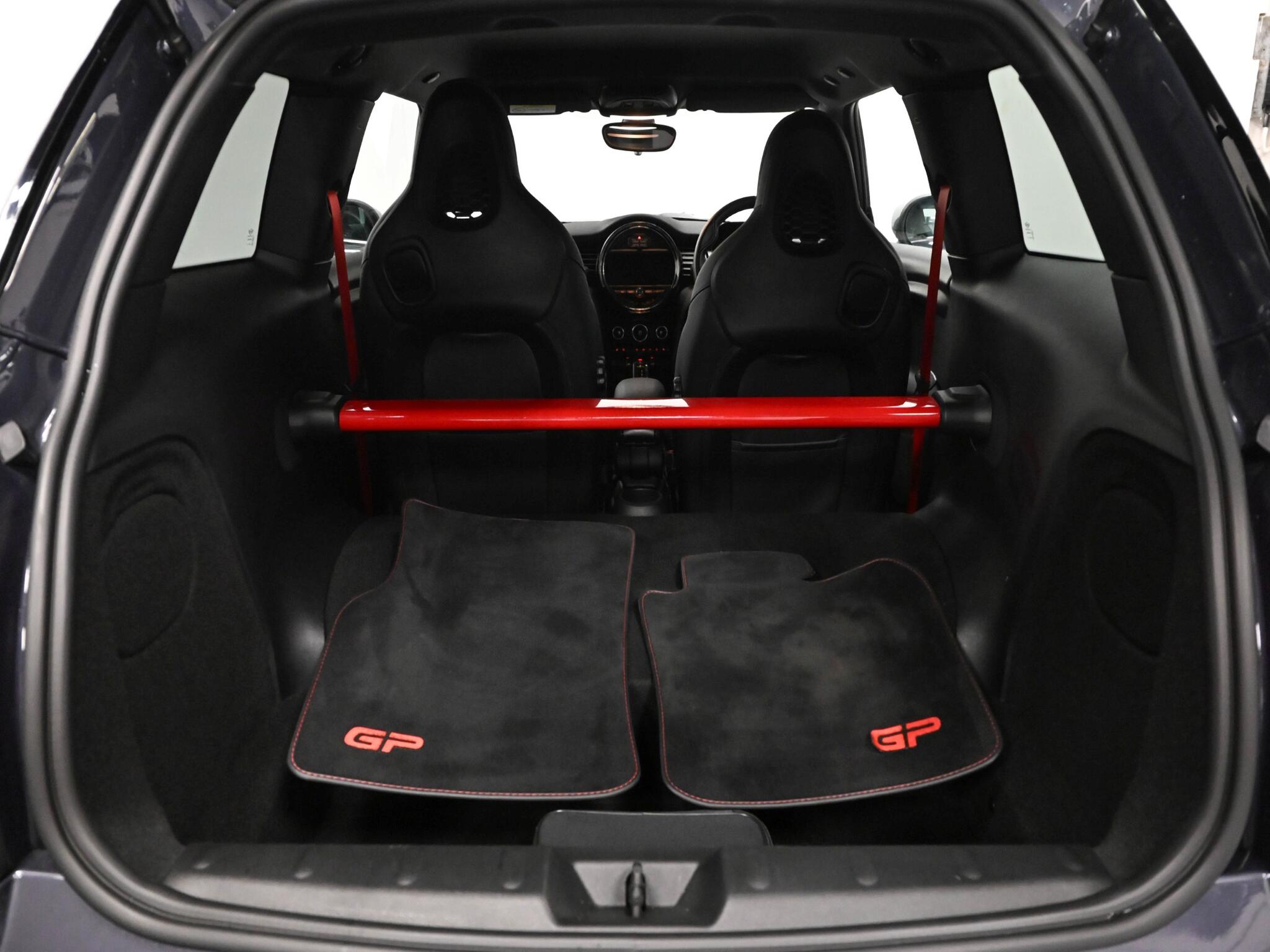 Mini Hatch view 7