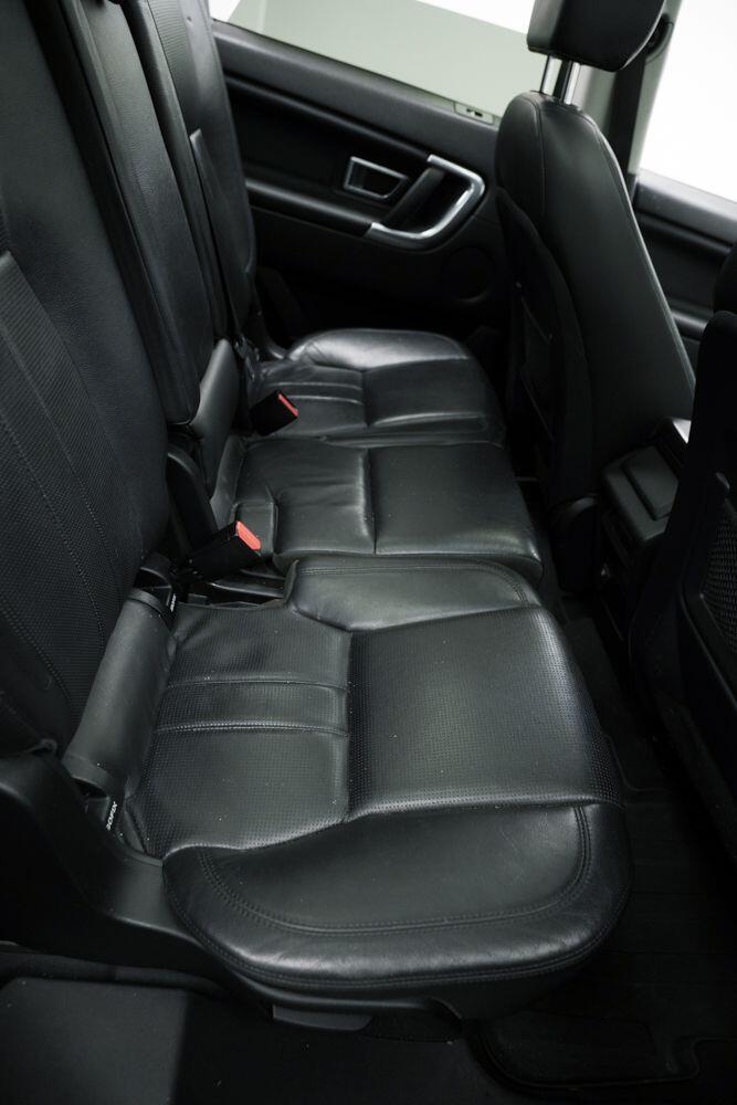Land Rover Discovery Sport view 15