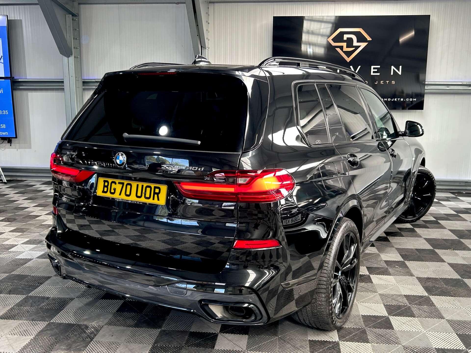 BMW X7 view 18