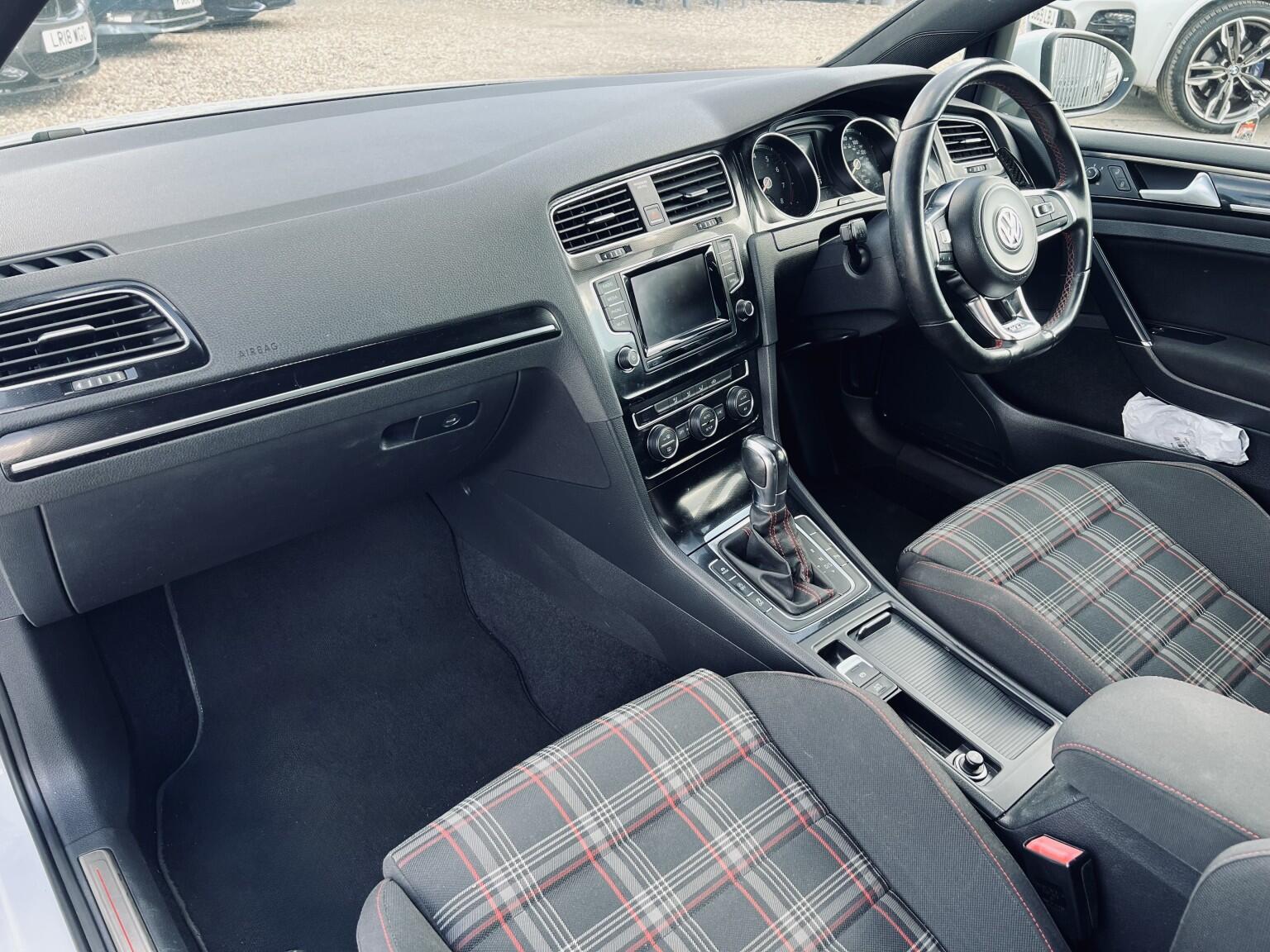 Volkswagen Golf view 23