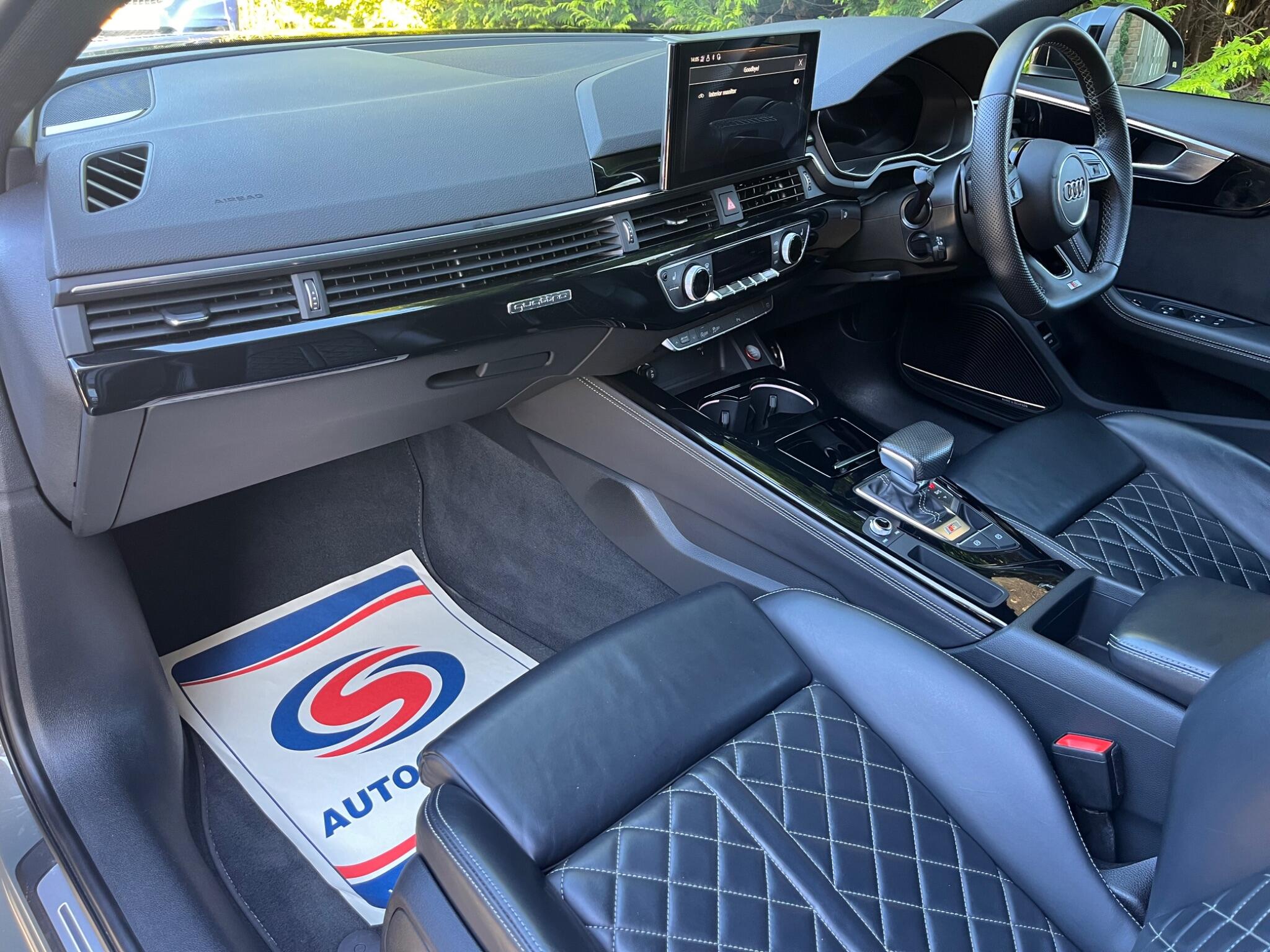 Audi S4 view 32
